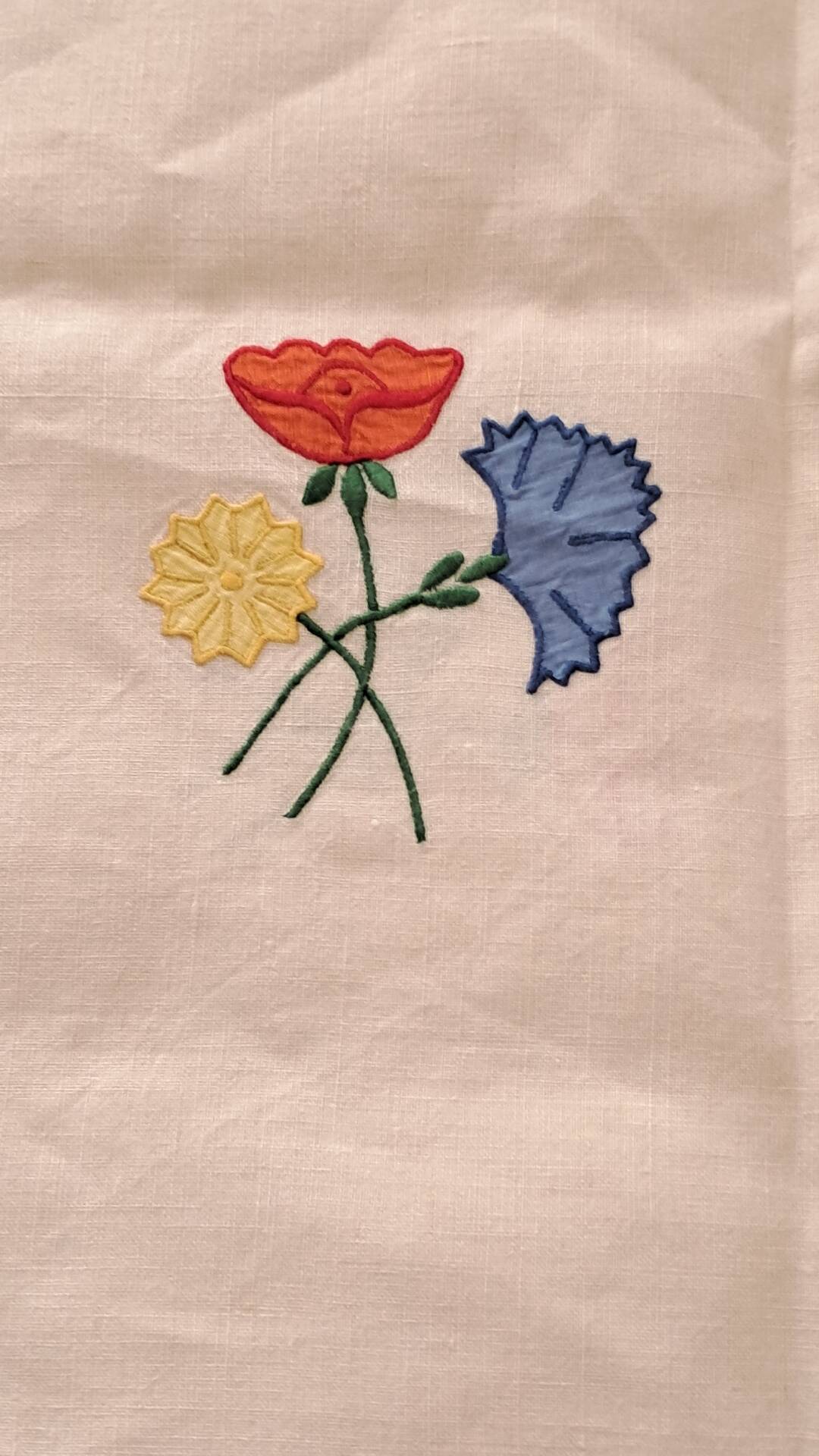 Vintage square linen tablecloth hand-embroidered with floral patterns — 1950s/60s