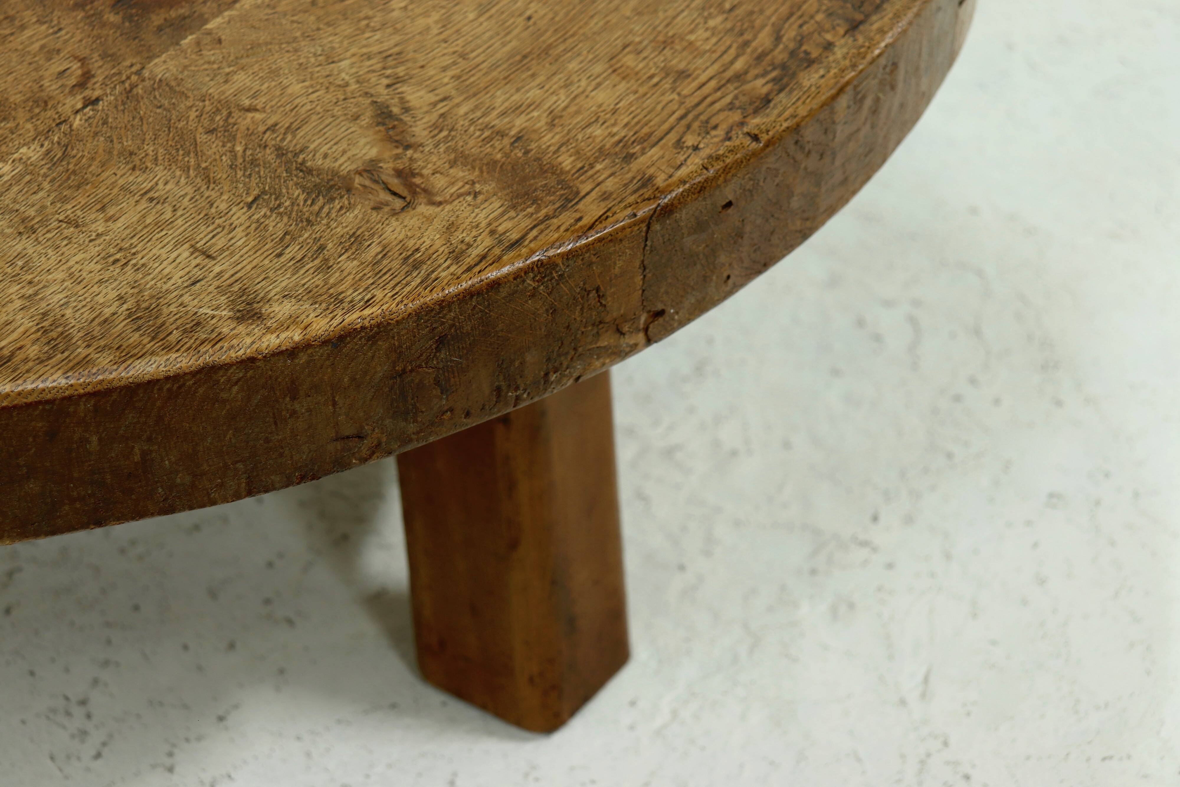 Table basse ronde rustique en chêne massif, années 1970
