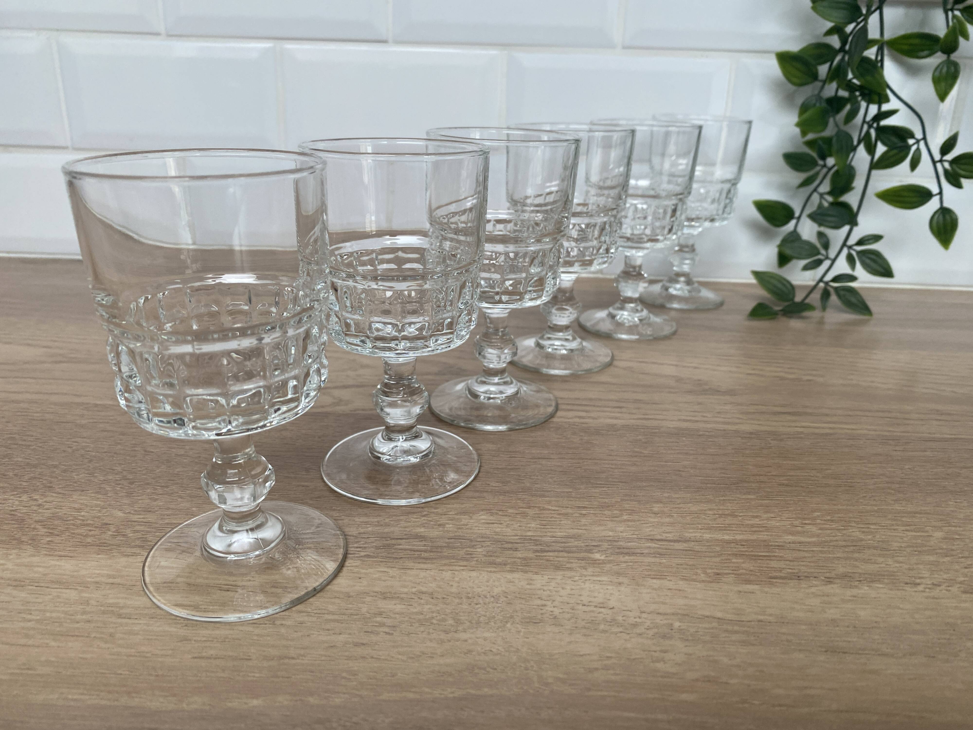 Set of 6 Luminarc Quadrille white wine glasses