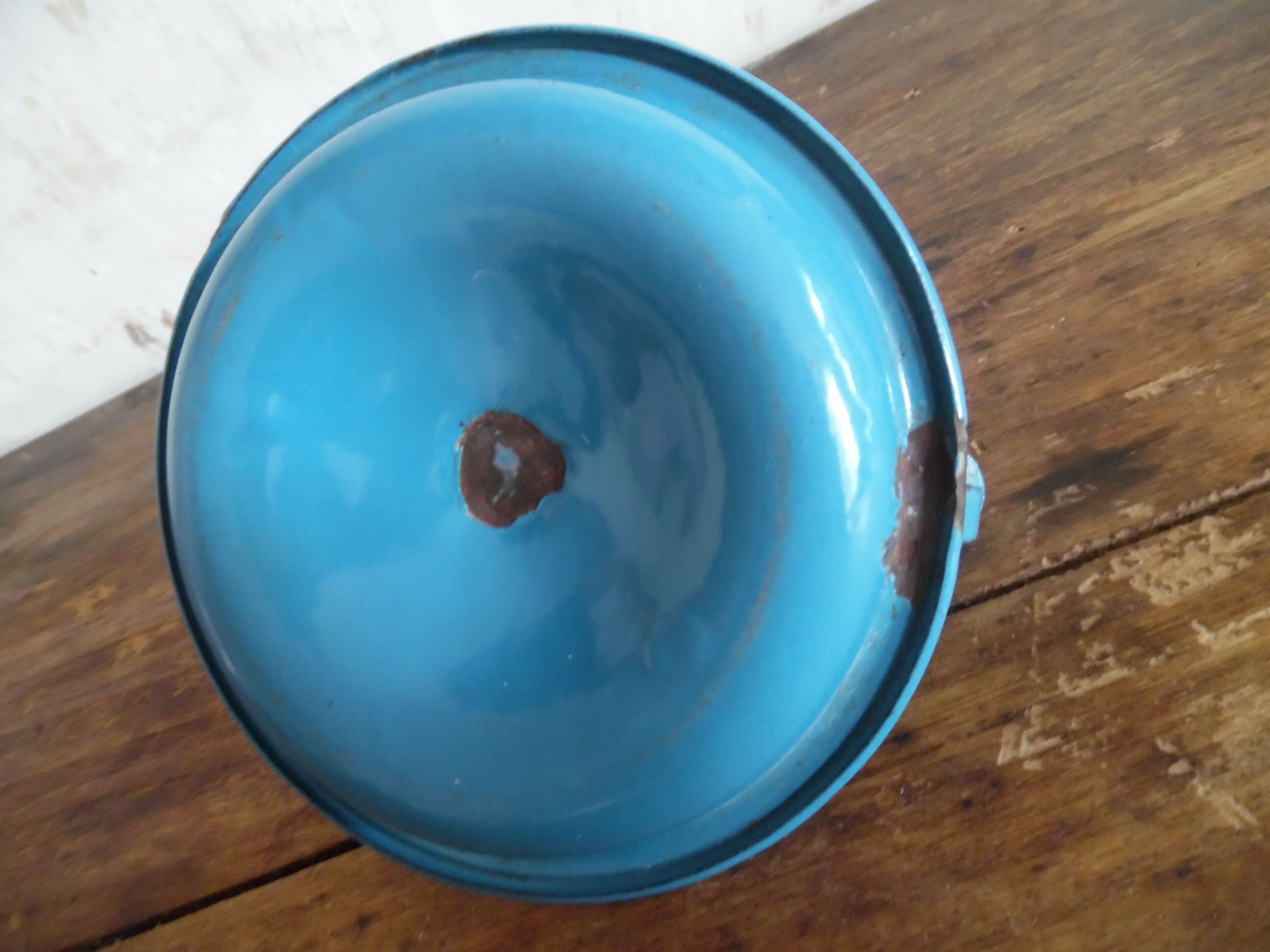 Former candleholder in blue enamel