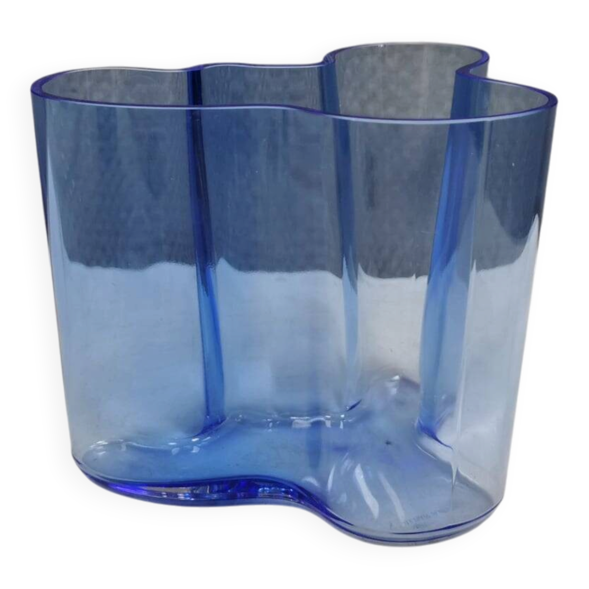 Stylish Alvar Aalto vase, Finland, estimated to be 1980-90s