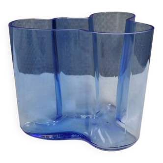 Stylish Alvar Aalto vase, Finland, estimated to be 1980-90s