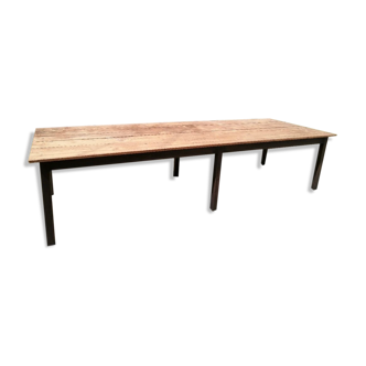 Farm table