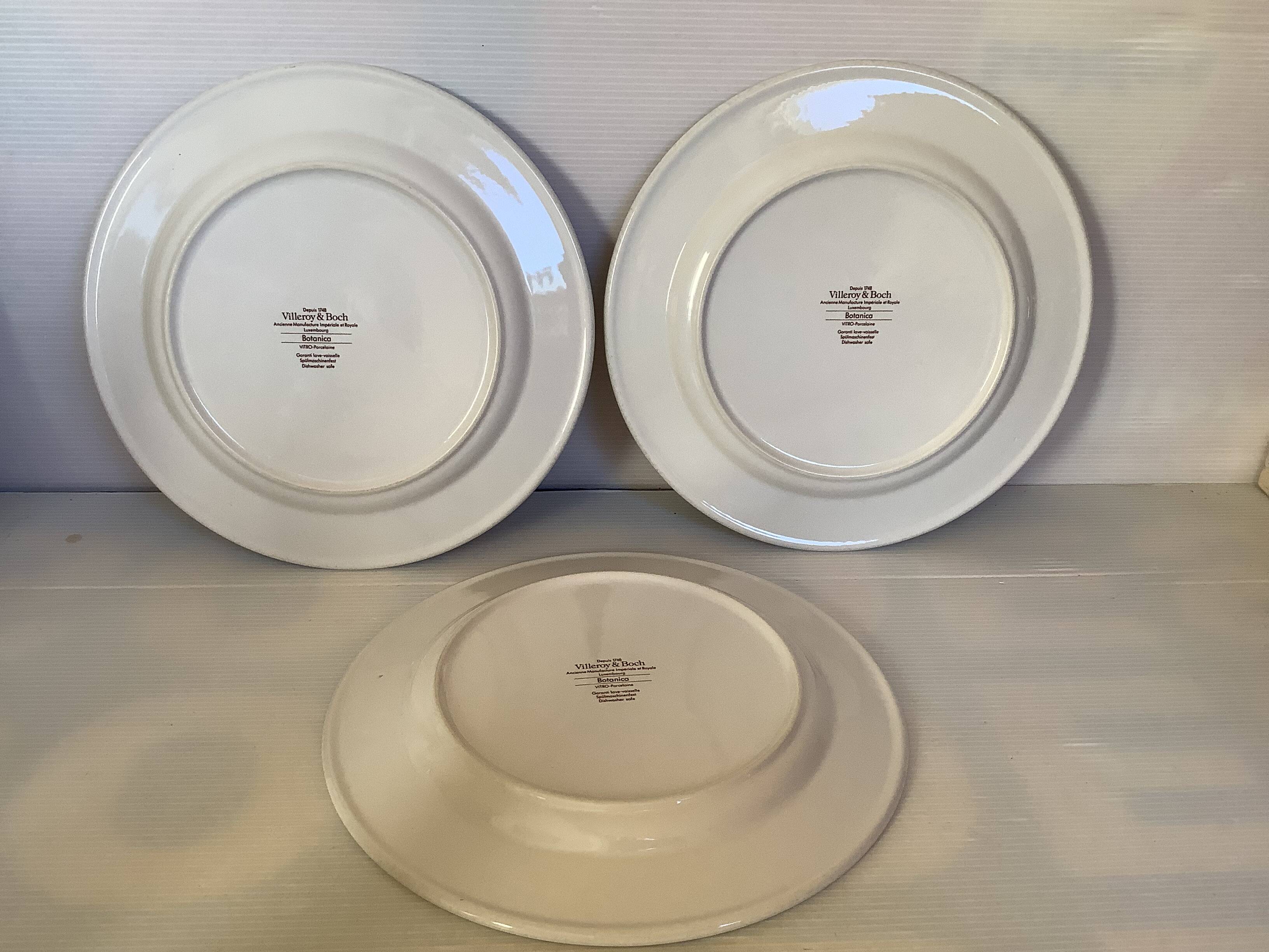 Set of three flat plates with botanical flowers by Villeroy & Boch.