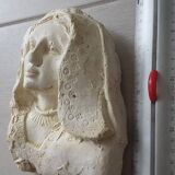 Plaster cast of a blank face