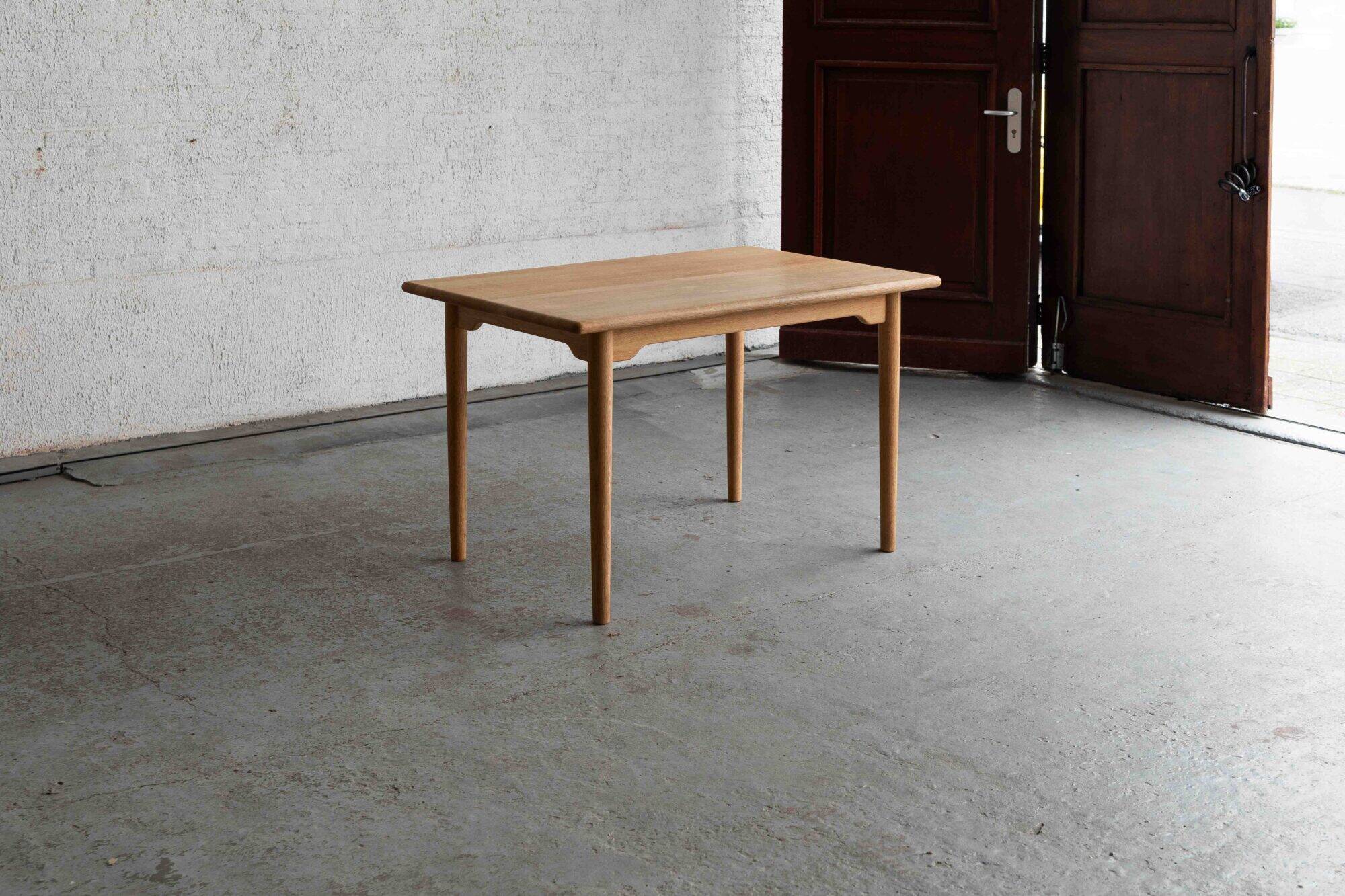 Table à manger par Brødrene Andersen Mobelsnedkeri