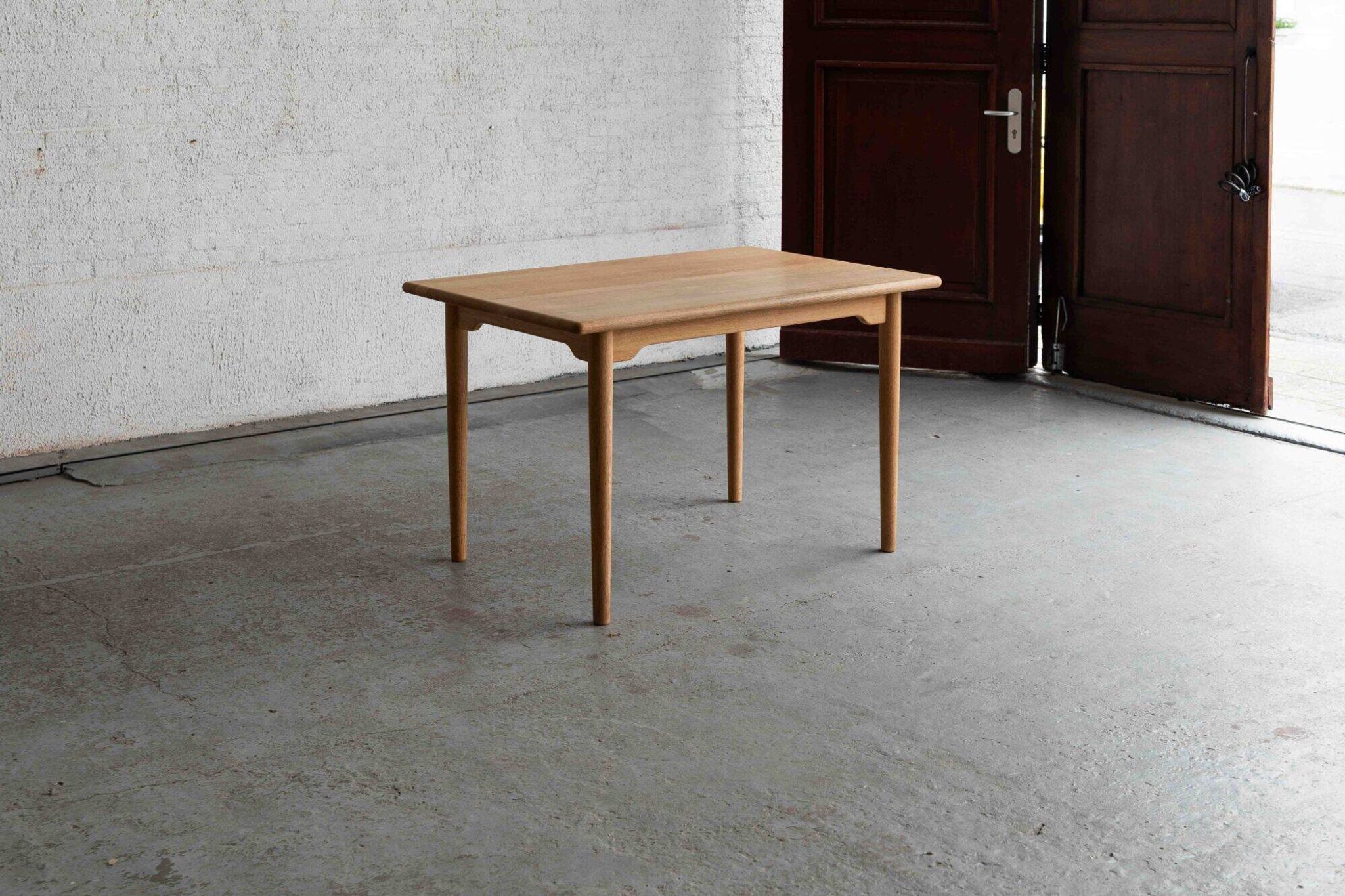 Dining table by Brødrene Andersen Mobelsnedkeri