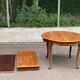 Round extendable dining table Louis XV in solid wood from the 1960s.