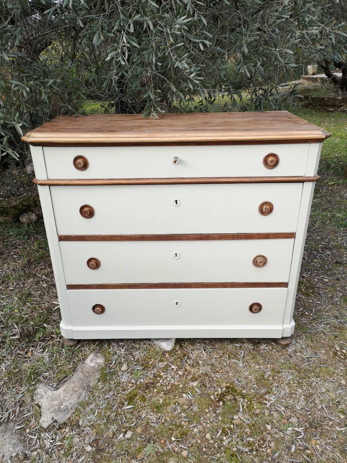 Oak chest of drawers