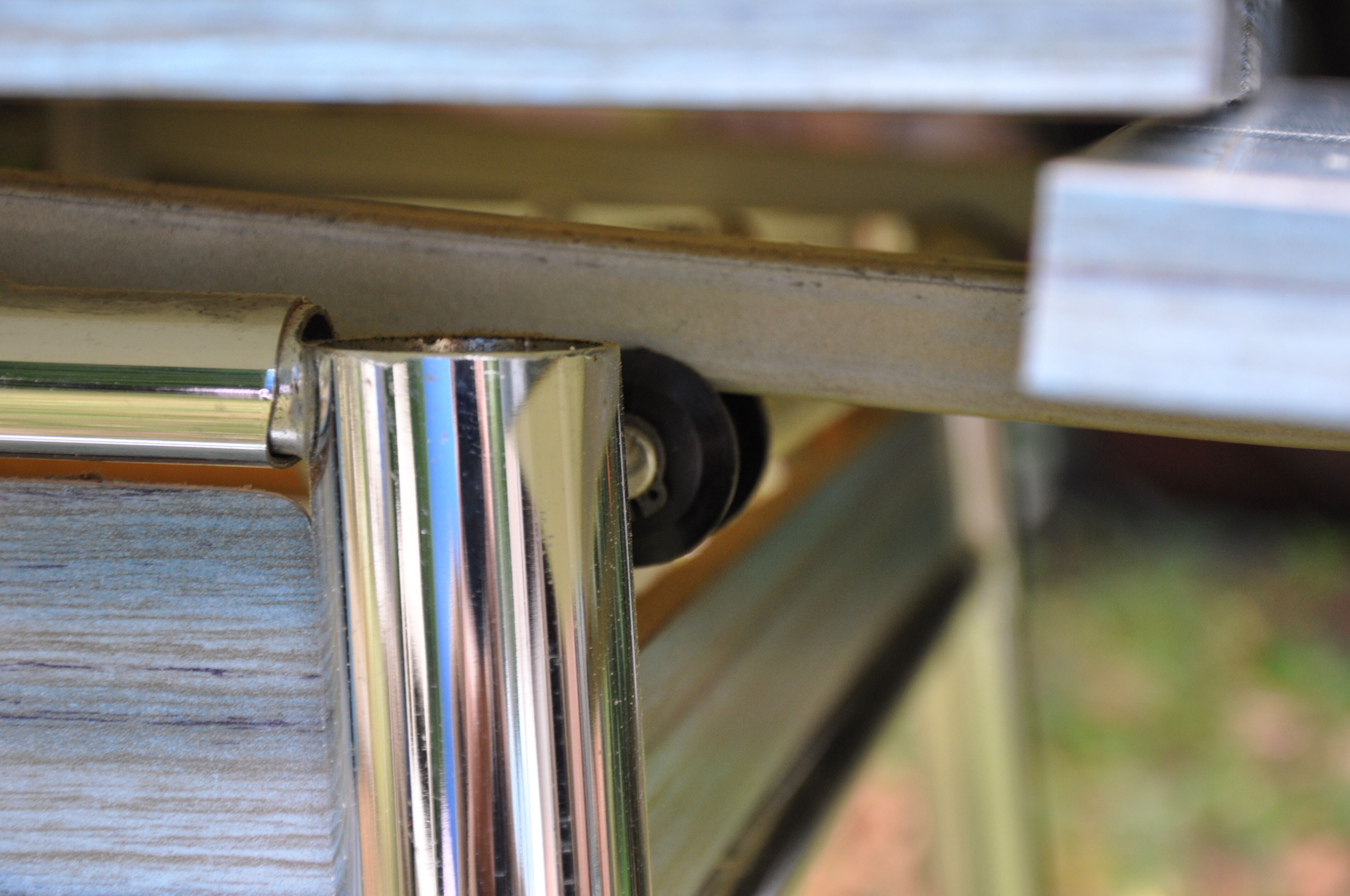 Table in formica