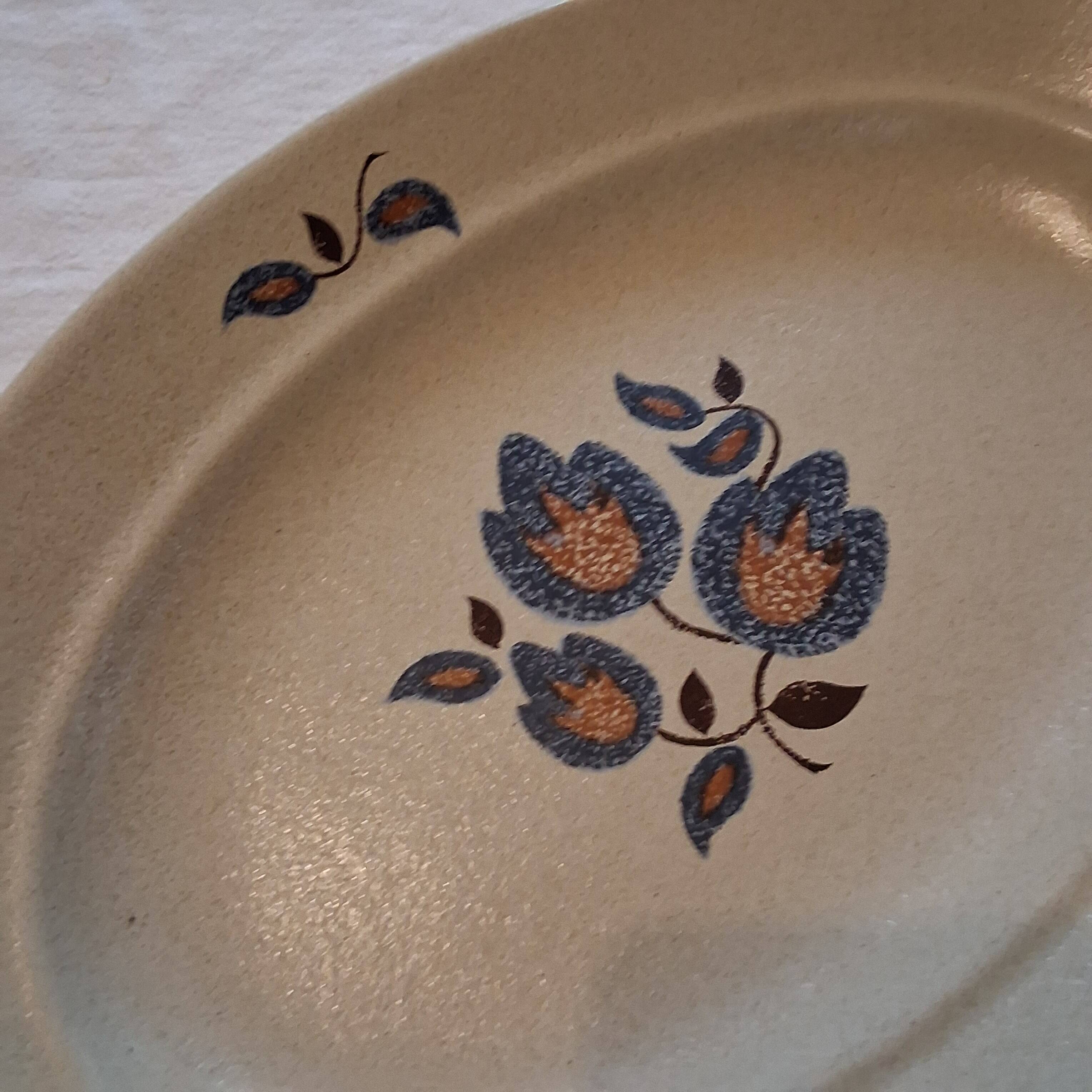 Serving dish from St Amand model "Sologne" in good condition.