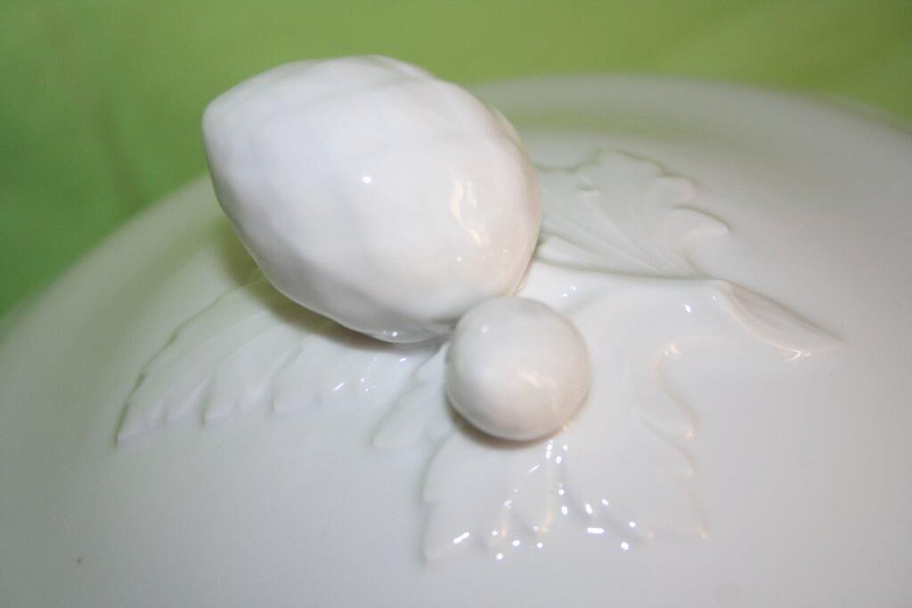 Large old 19 eme white porcelain tureen