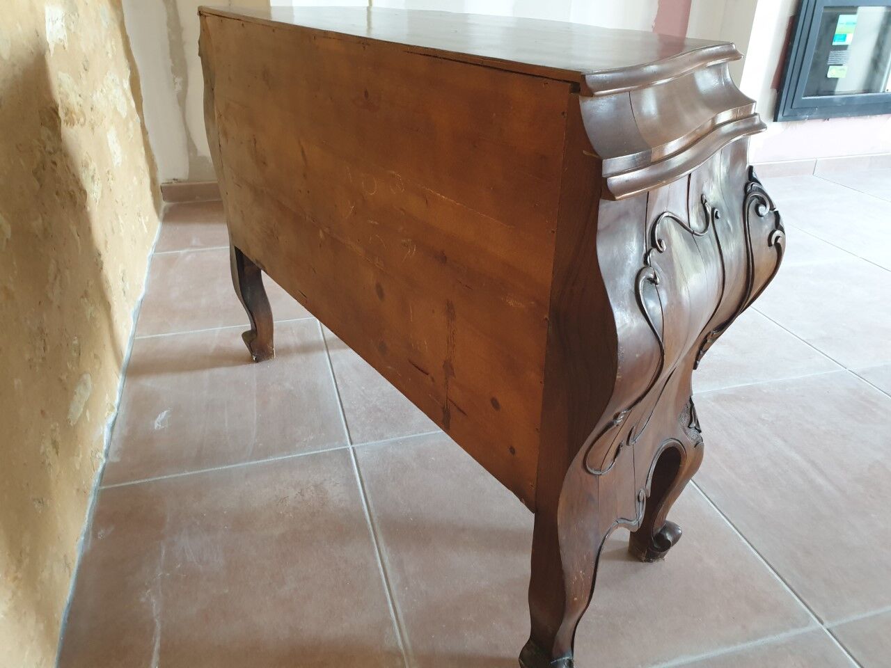 Louis XV-style commodity