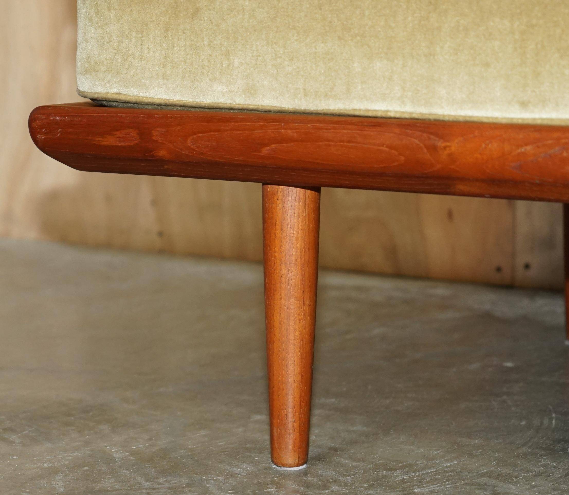 Mid Century Modern canapé by Peter Hvidt and Orla Mølgaard Nielsen for France & Son