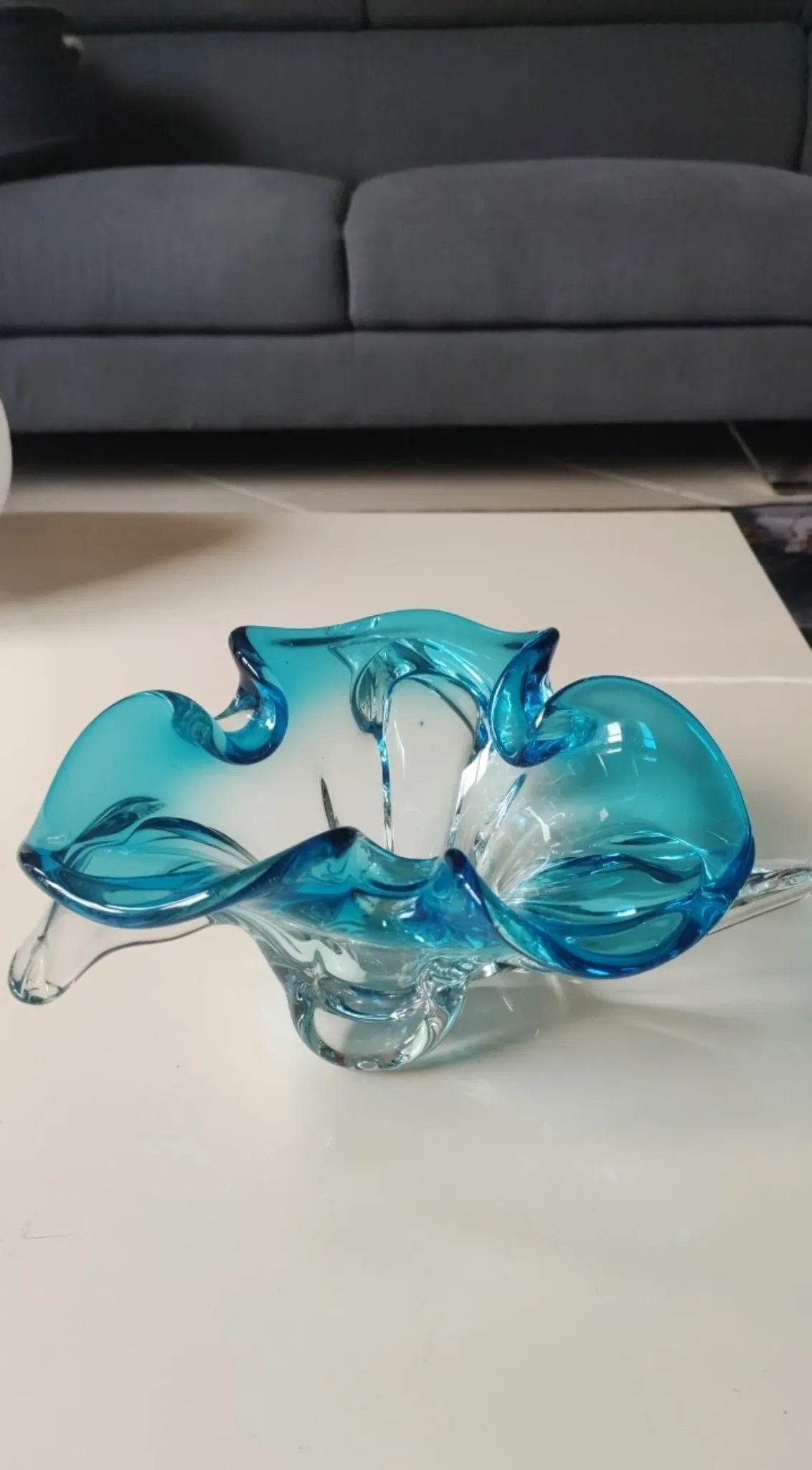 Large Vide Poche/Ashtray Murano. Made of blown art glass. Diameter 28 cm.