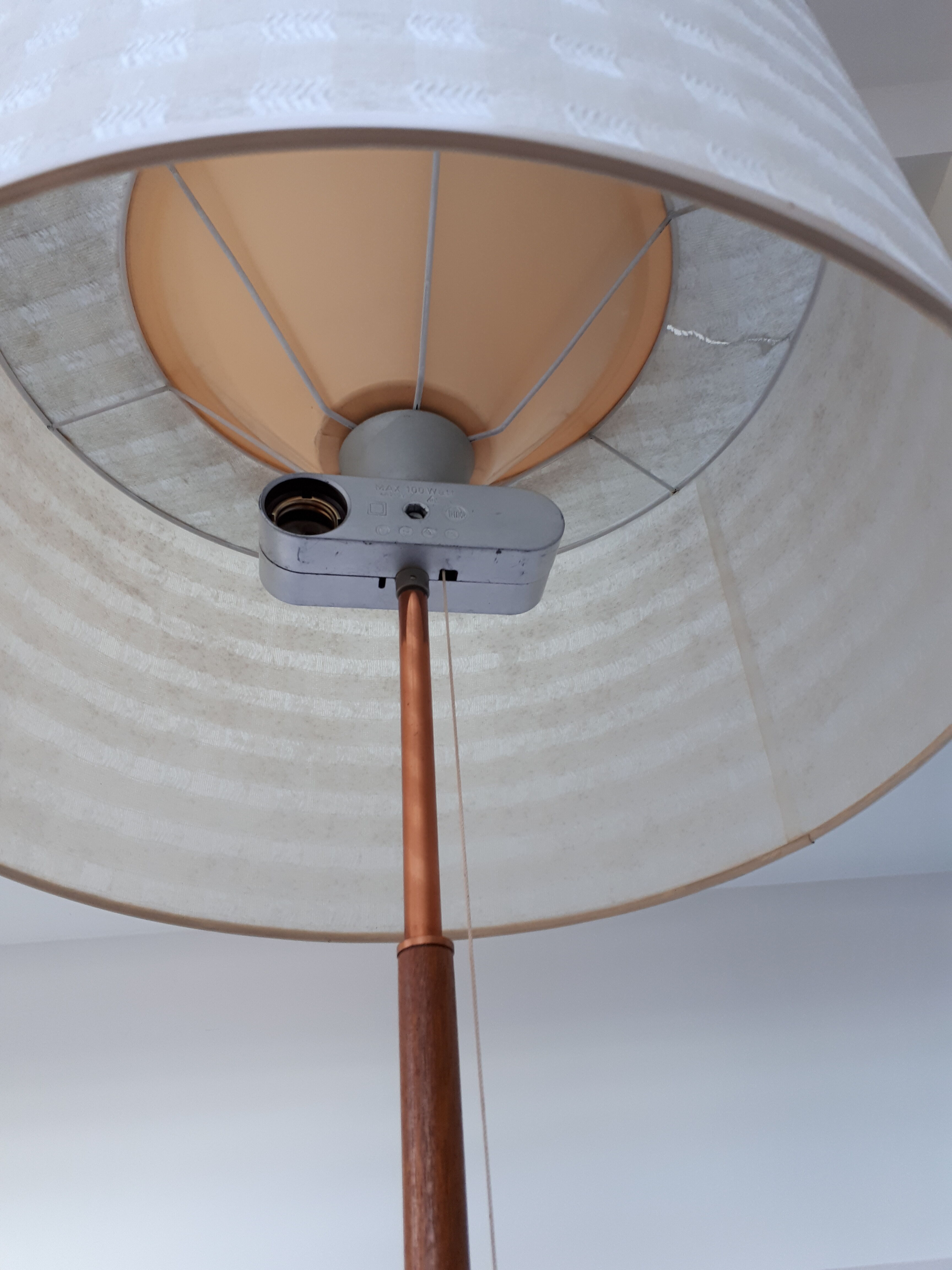 Lampadaire scandinave cuivre et teck