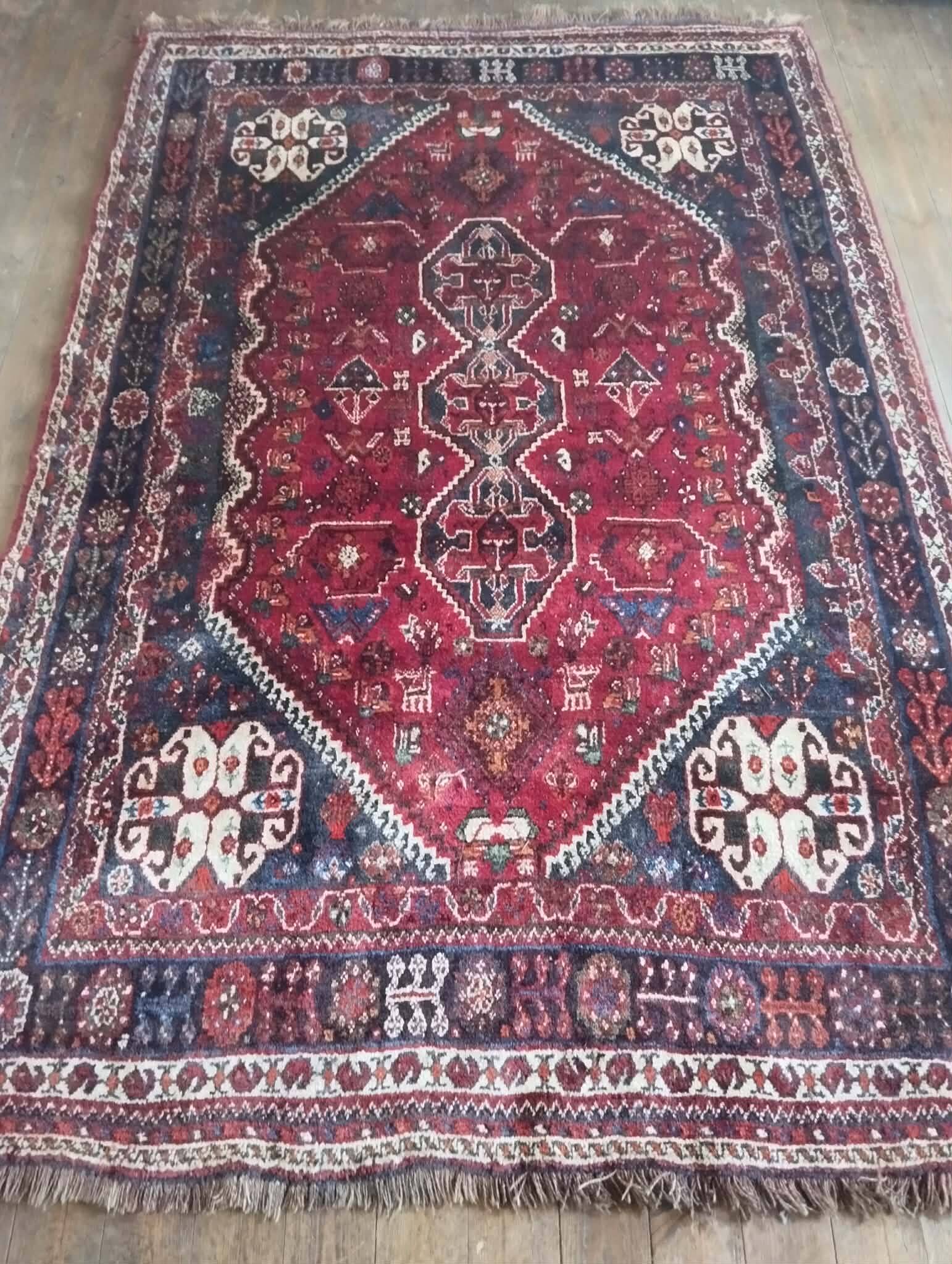 Handmade Persian Shiraz rug 265x173cm