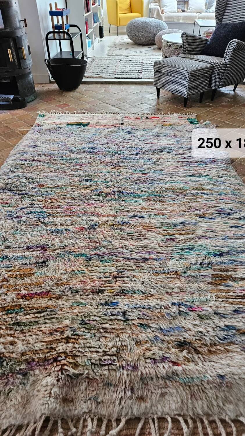 Berber boujaad rug in rustic wool 250 x 185 cm light mottled