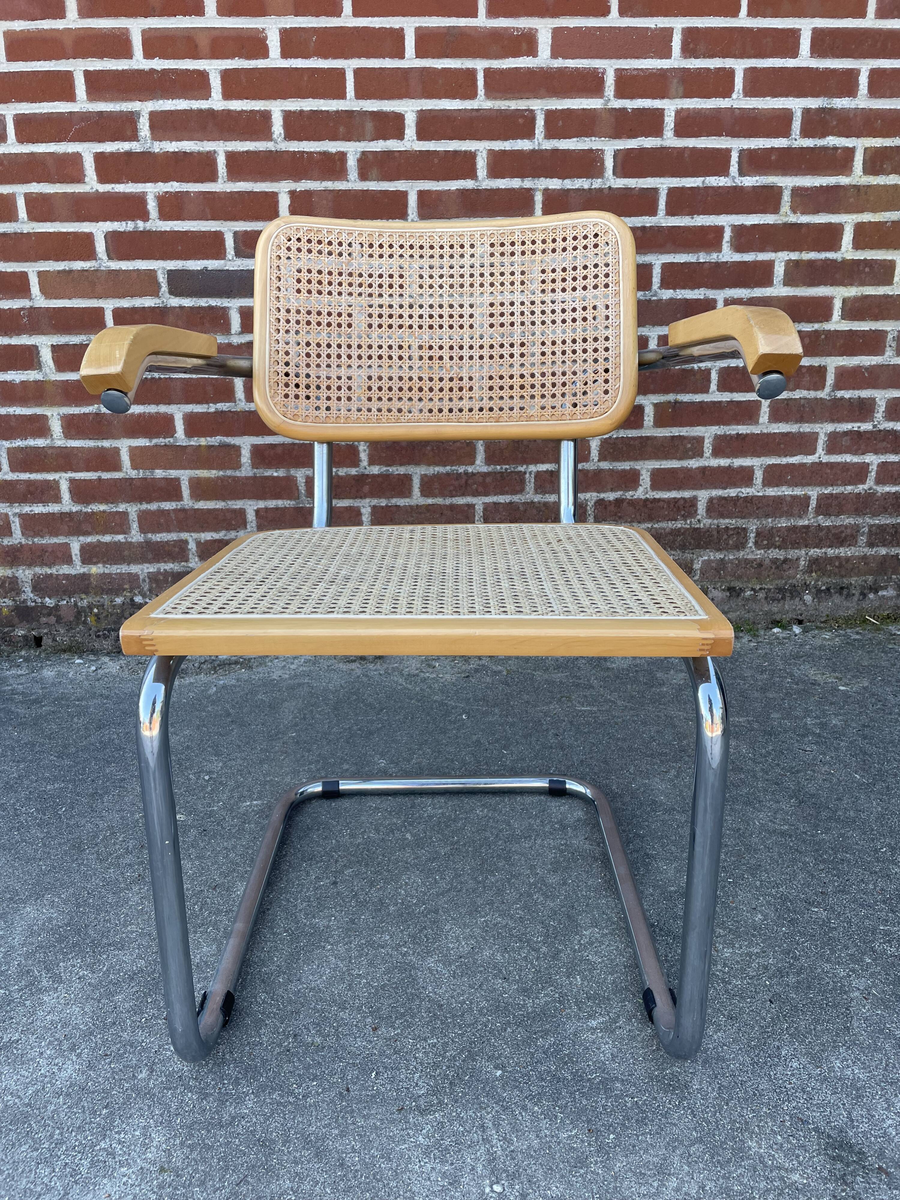 Cesca chair B64 with armrests by Marcel Breuer Design