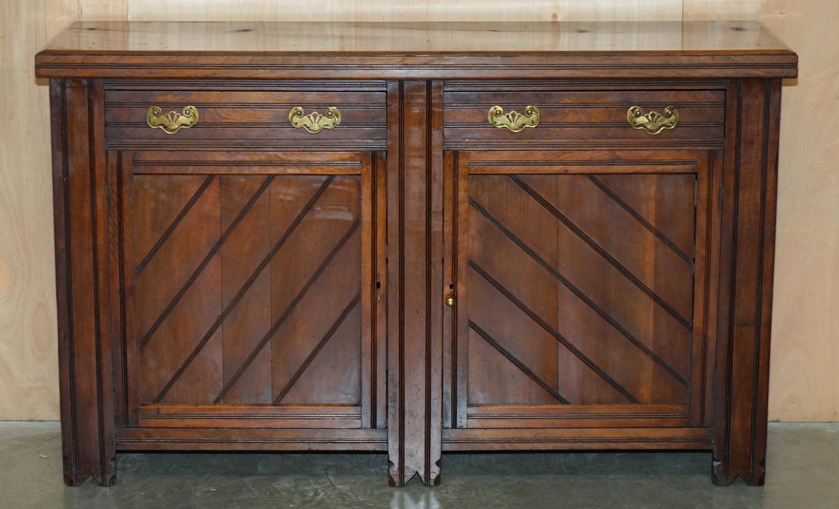 Victorian English oak rustic buffet circa 1880 with drawers.