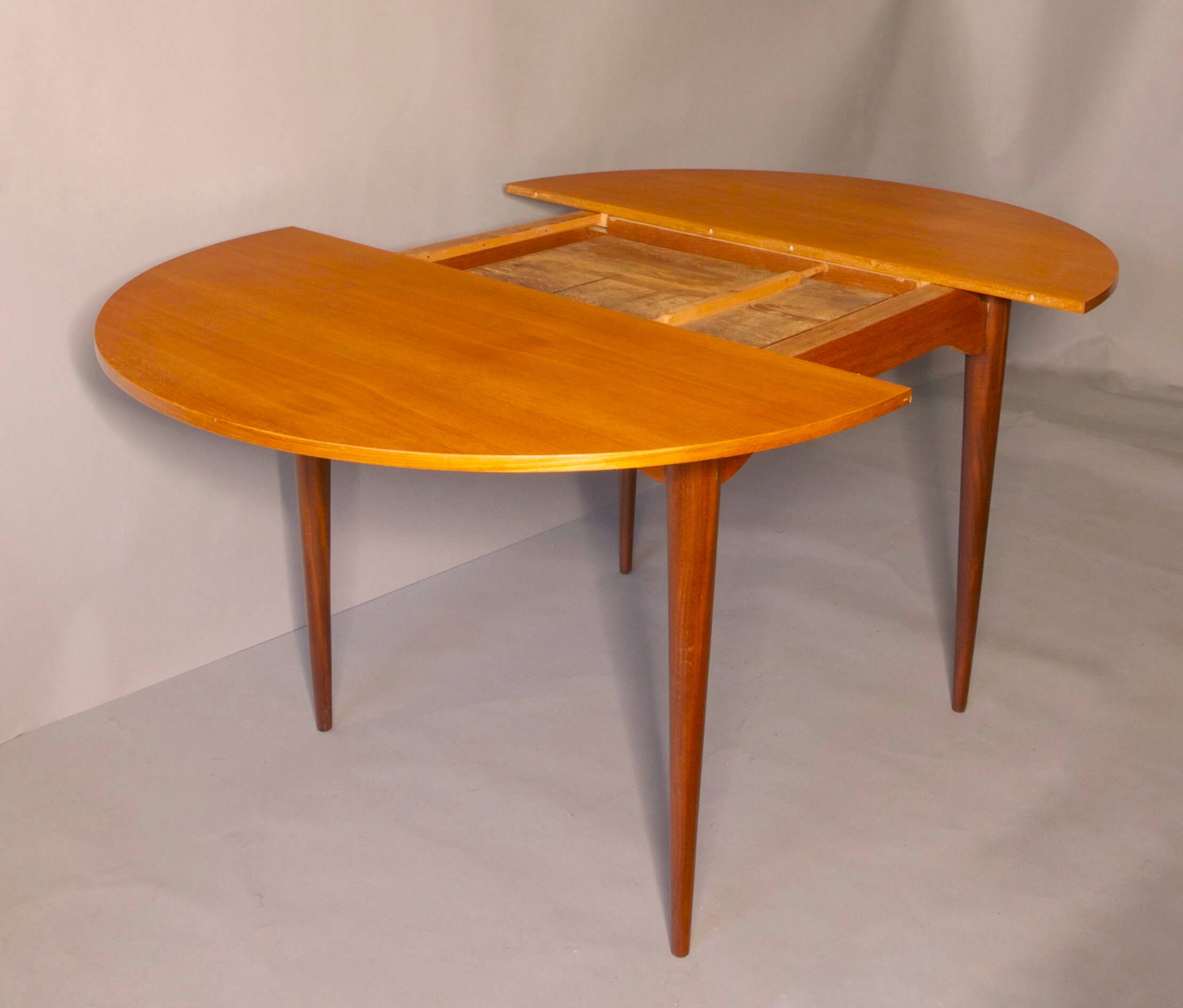 Table à manger circulaire extensible en teck, Italie, années 1960