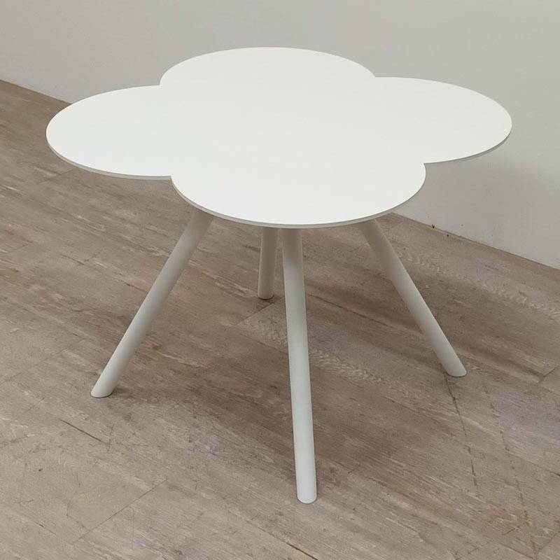 Klover coffee table by Deberenn in white metal