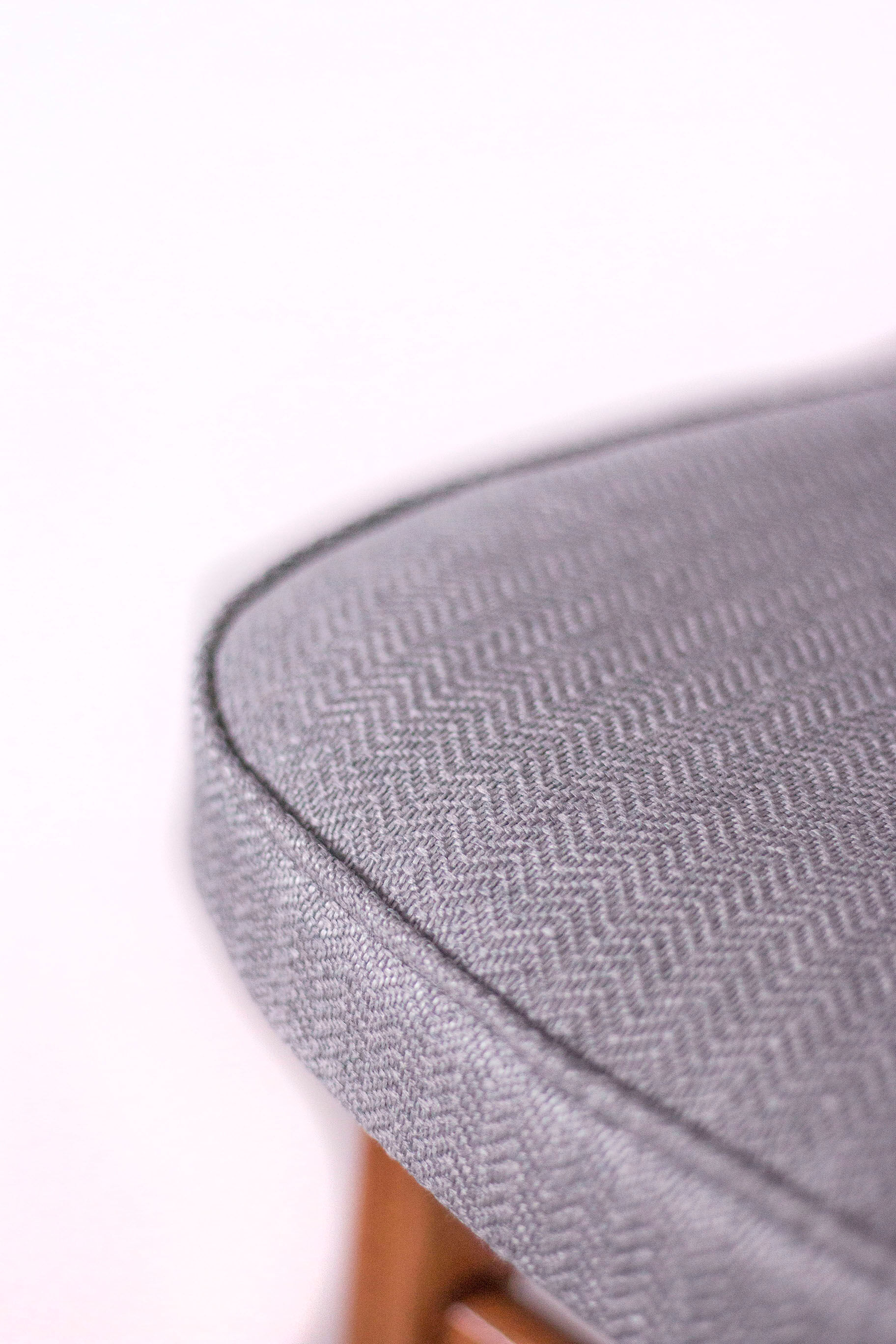 Set of 4 chairs retapissees