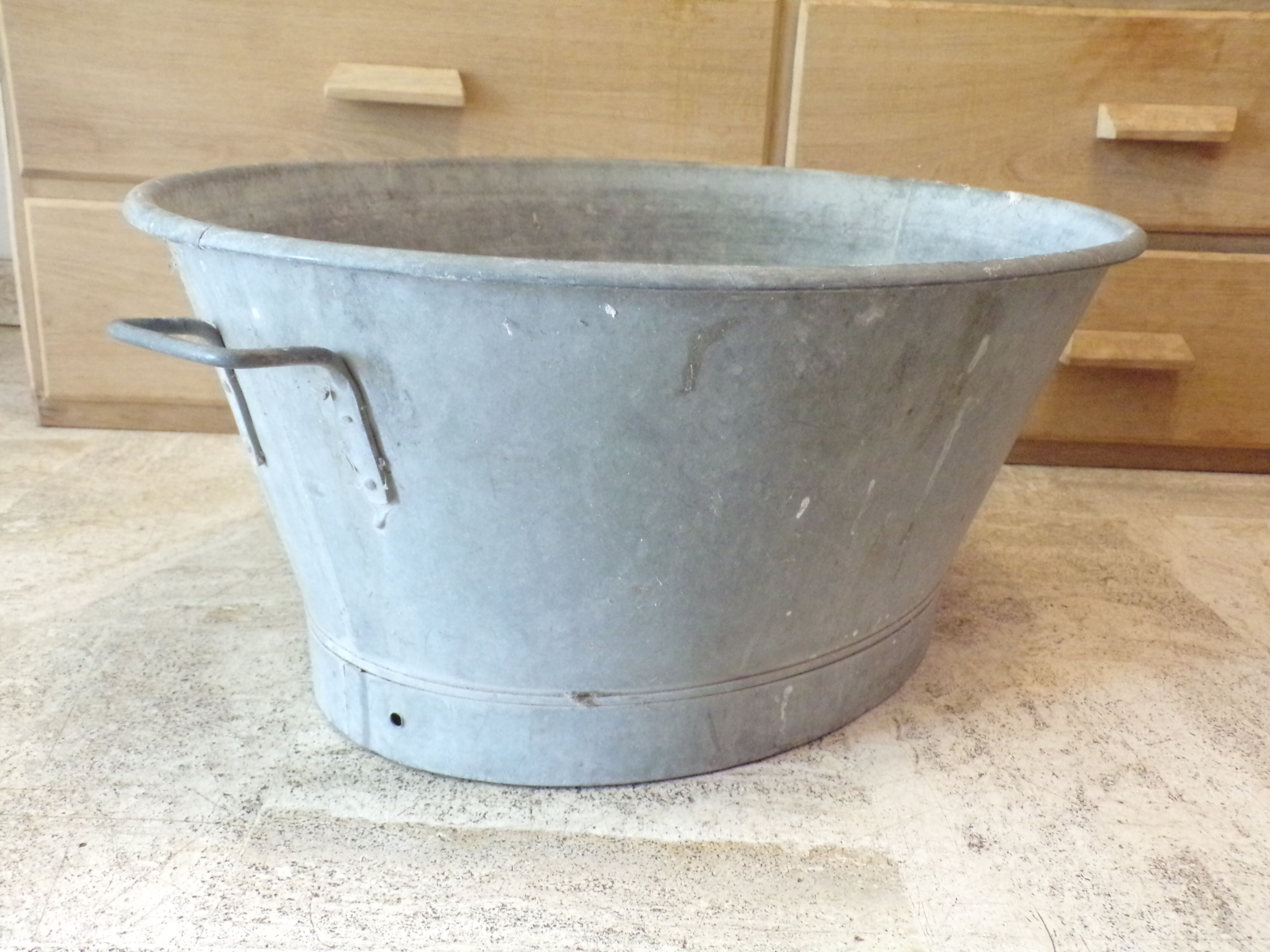 Basin in oval zinc 50X62 cm