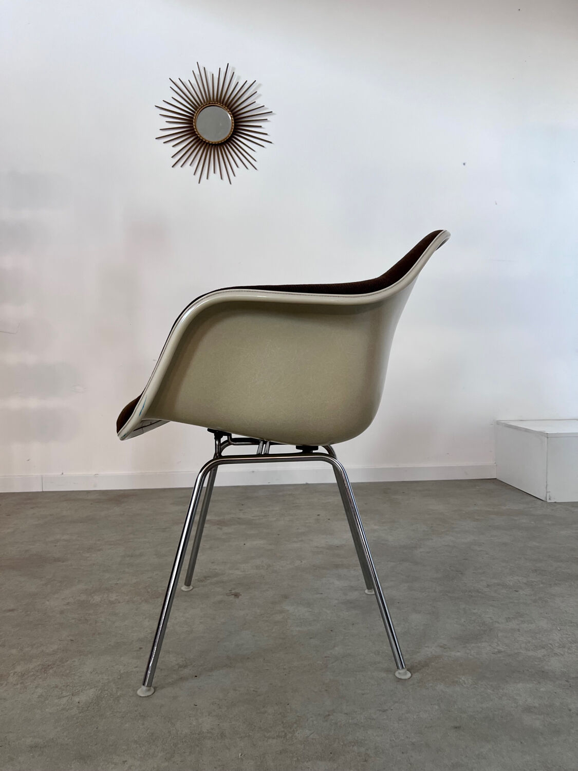 Old Charles and Ray Eames Vitra design armchair from the 70s fiberglass armchair fabric