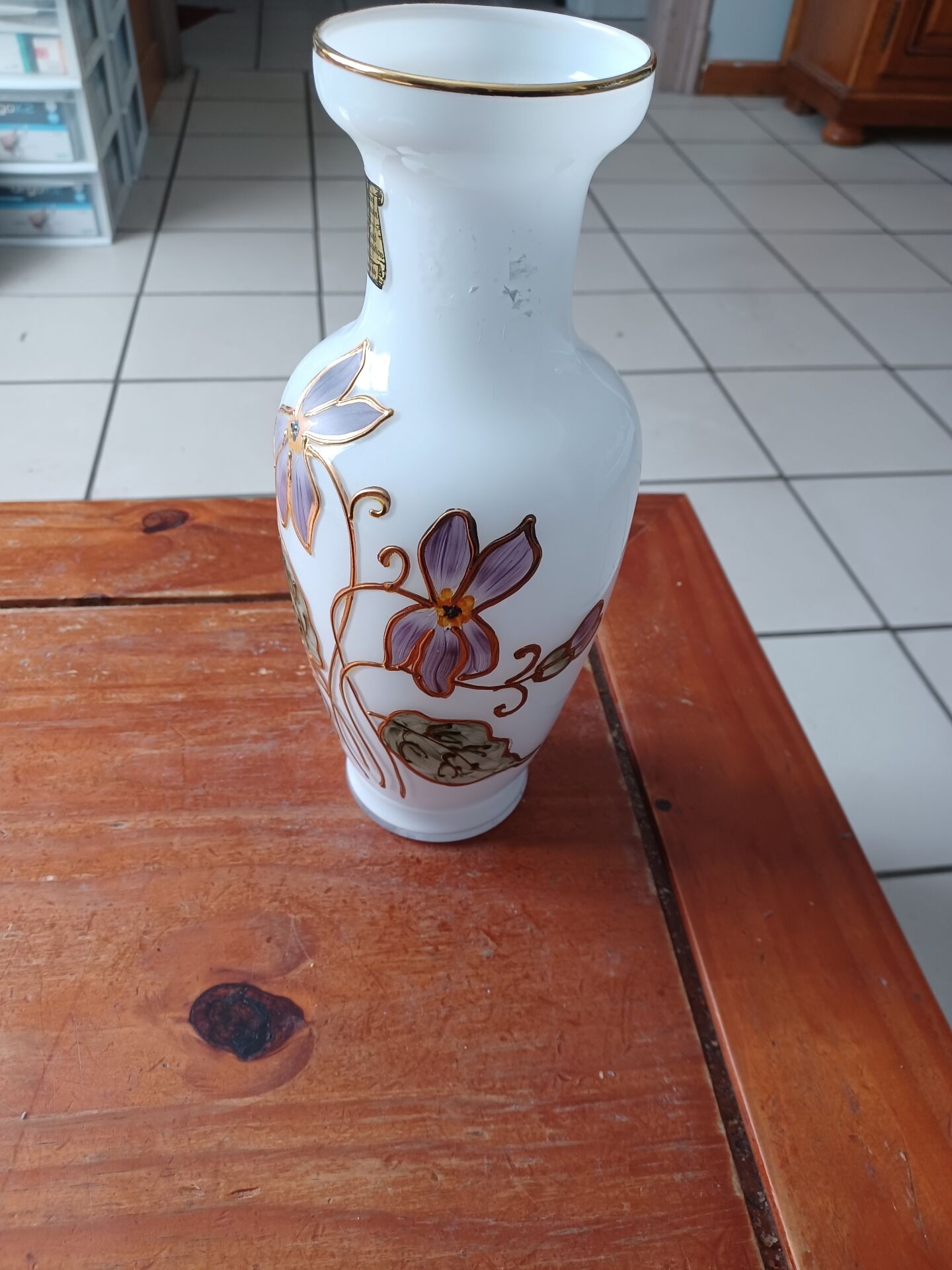 Vase in opaline hand-decorated