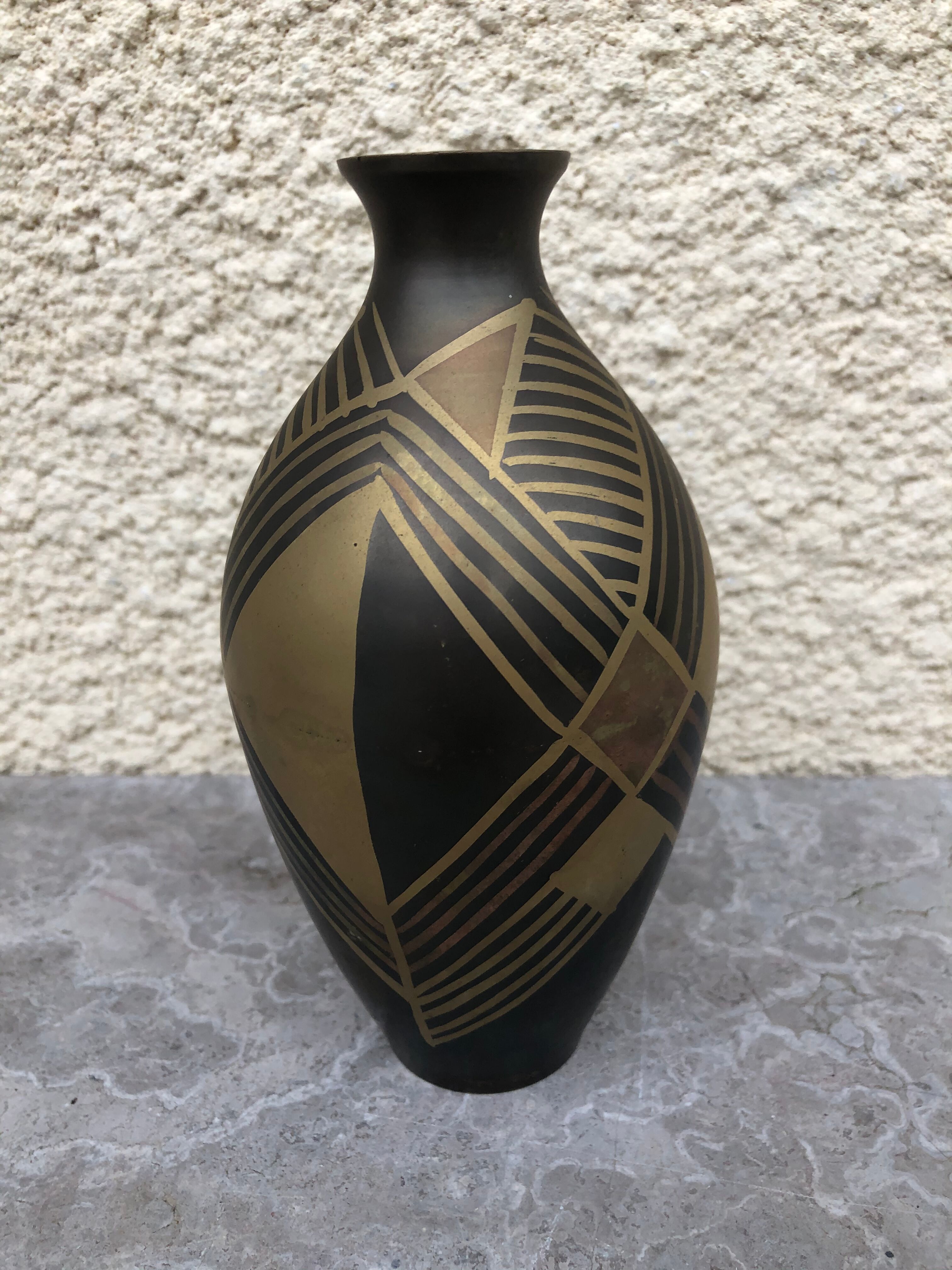 Vase art deco en dinanderie travail français vers 1930 1940