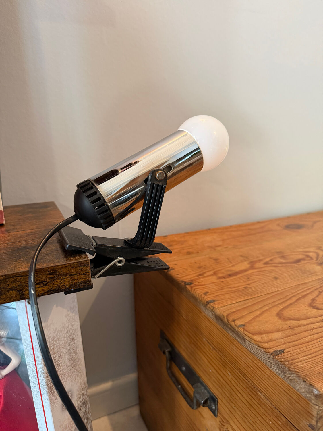 Clamp lamp/spotlight design made in Italy in chrome and black plastic.