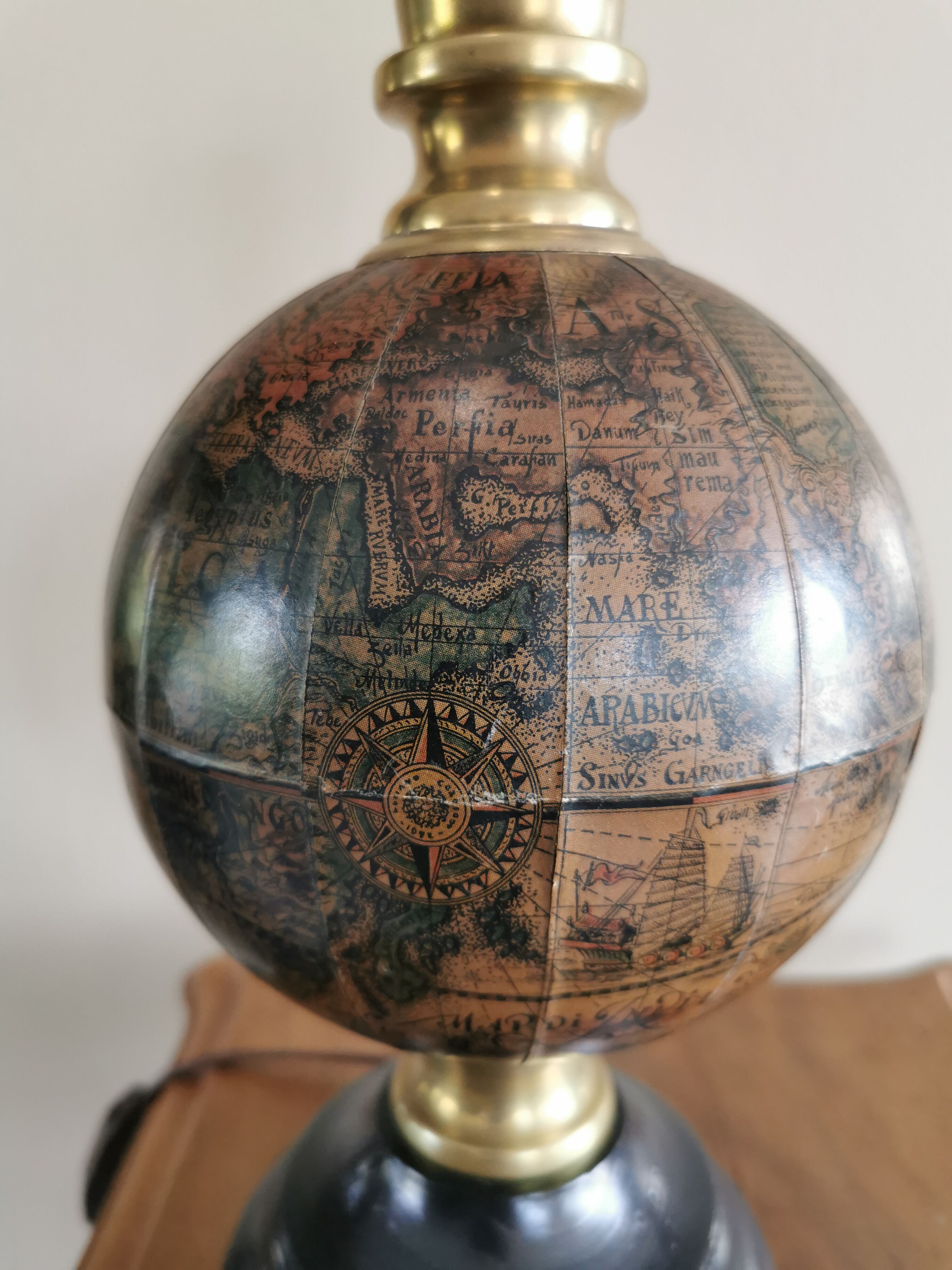 Vintage globe lamp base