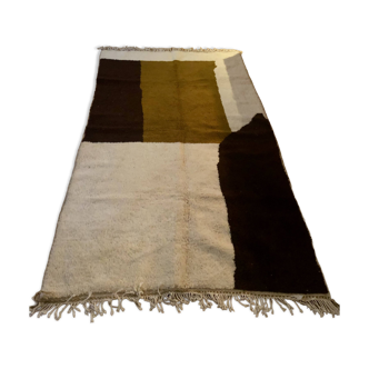 Wool Berber-style rug with geometric patterns