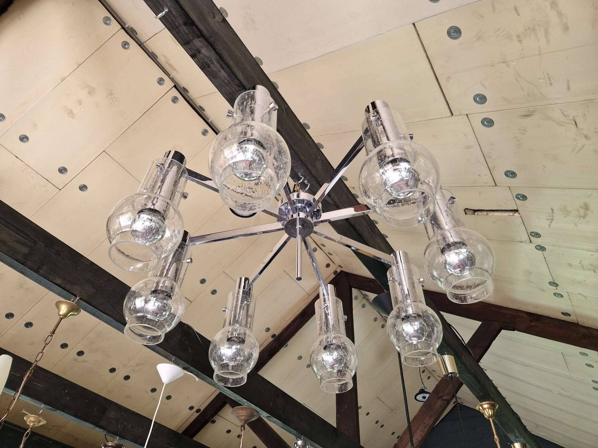 Grand plafonnier/lustre en métal chromé et verre soufflé bullé, années 1970