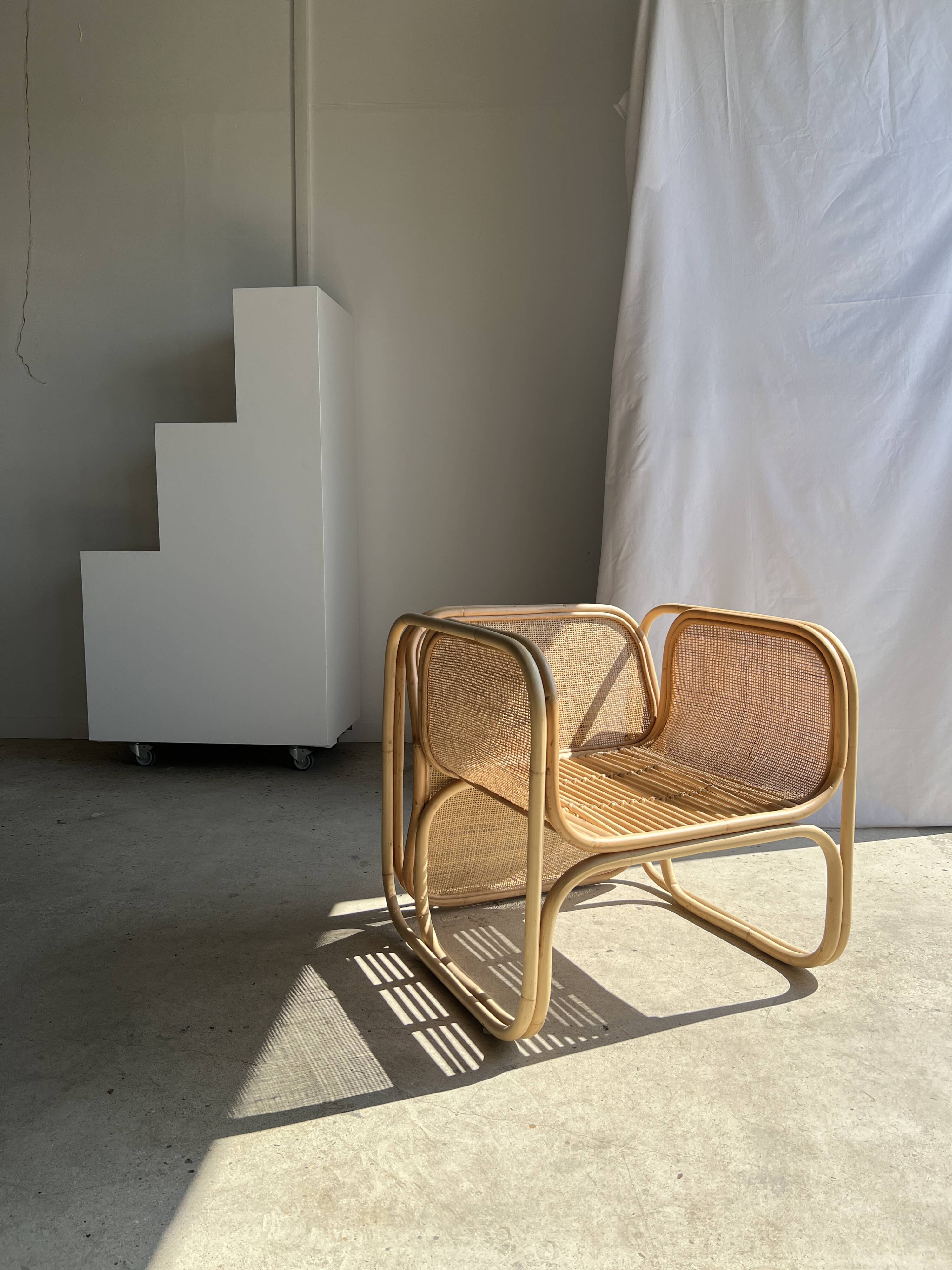 Amsterdam rattan armchair with U-shaped armrest, squared canework