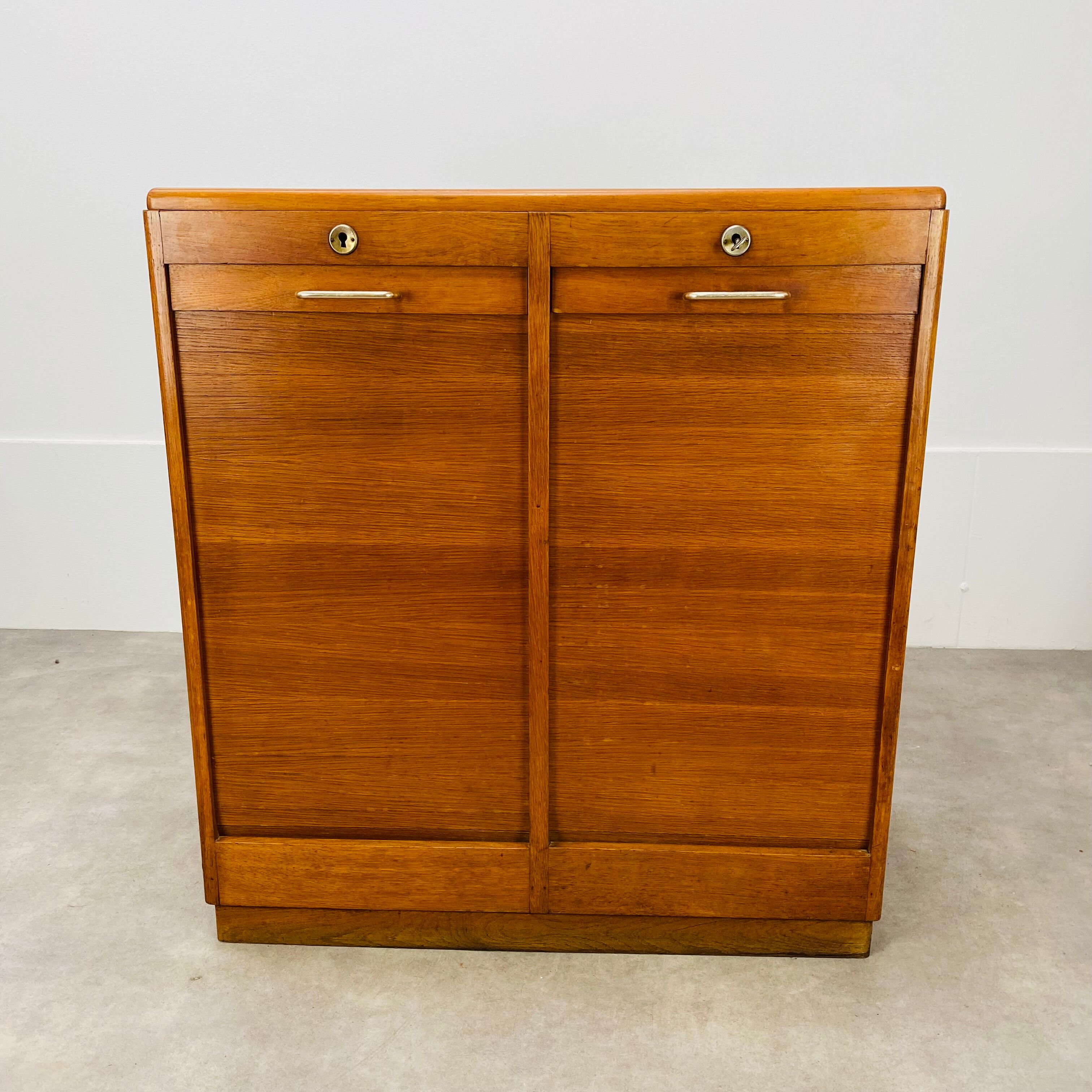 Double curtain binder cabinet