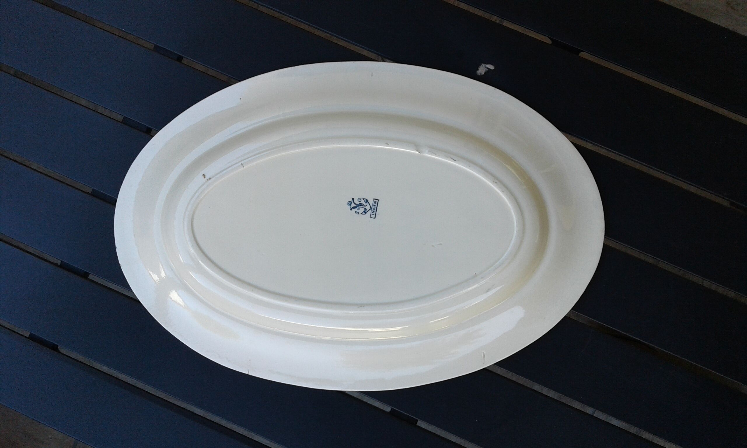 Oval dish Terre de Fer