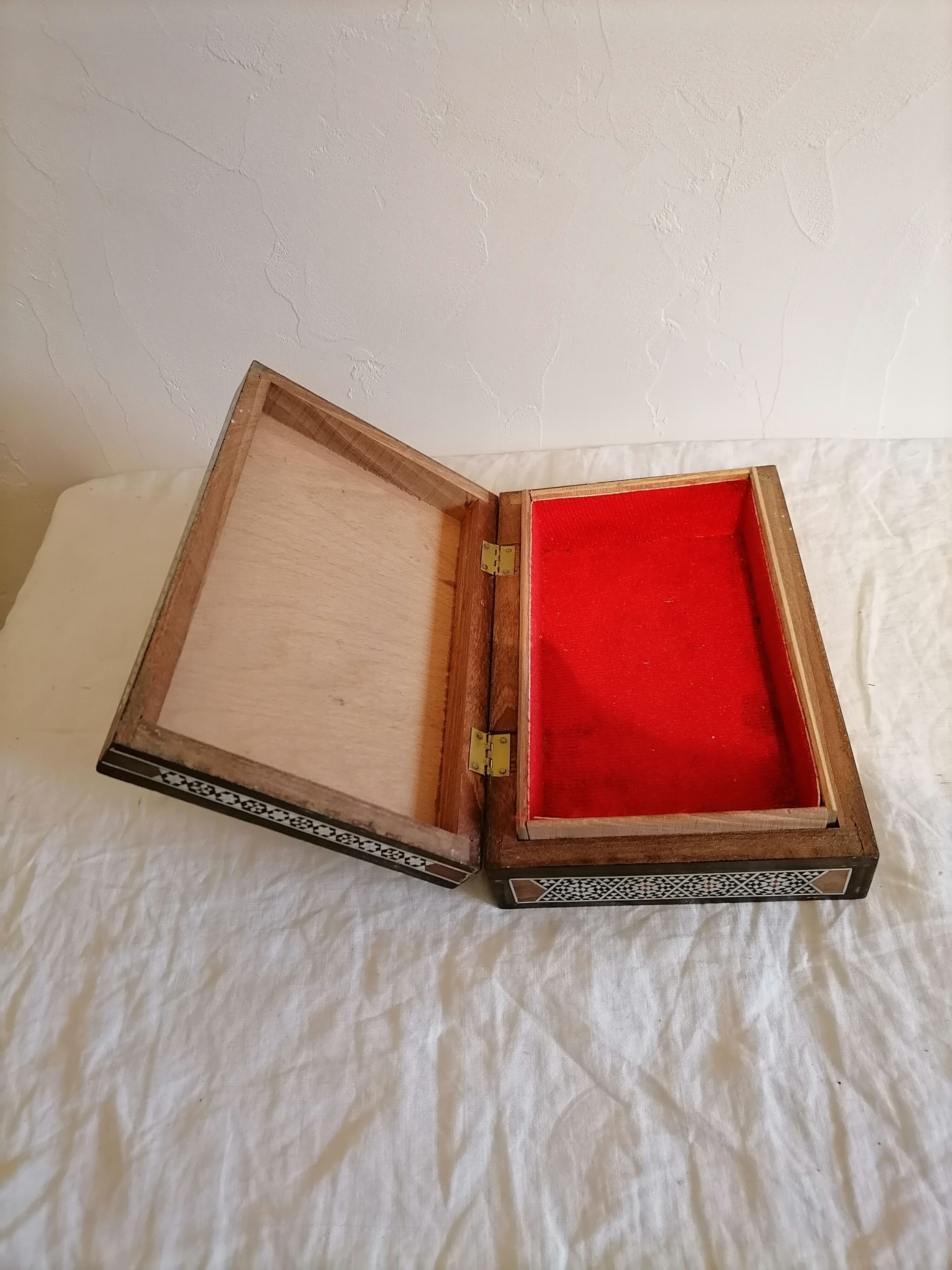 Former Syrian box in marquetry. Box. 1st half of the 20th century.