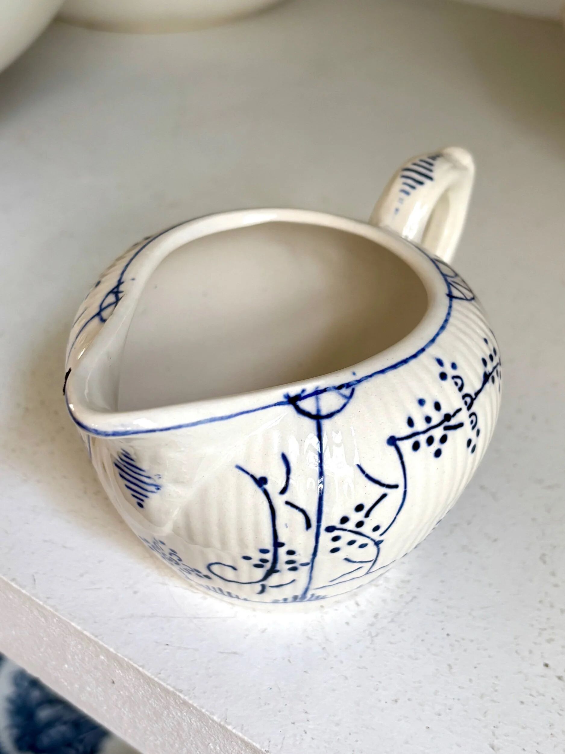 Pot à lait Boch La Louvière en faïence émaillée bleue, service "Copenhague" - années 1920-30