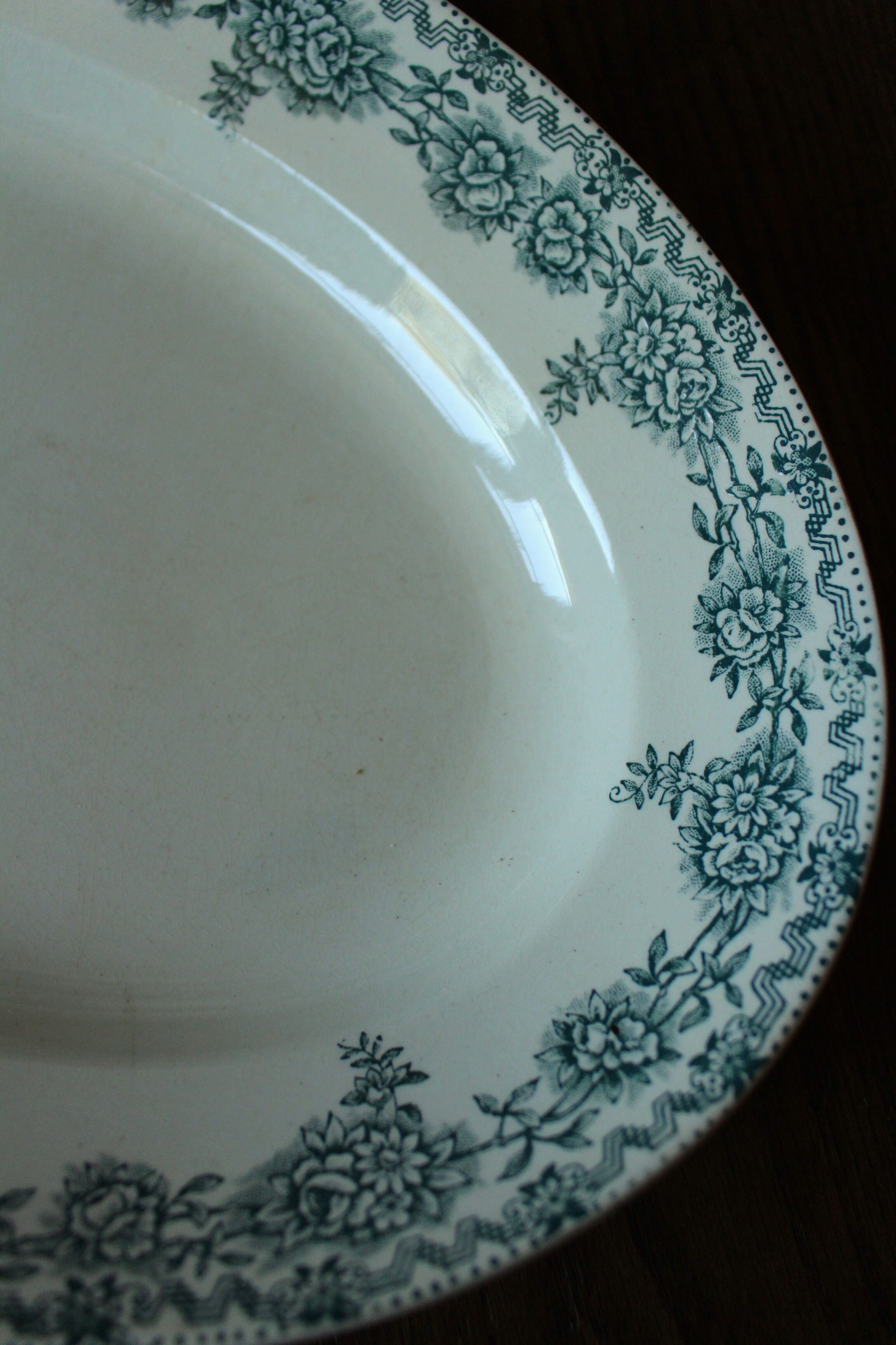 Oval flat Terre de Fert green Fleurs Argenton Saint Amand