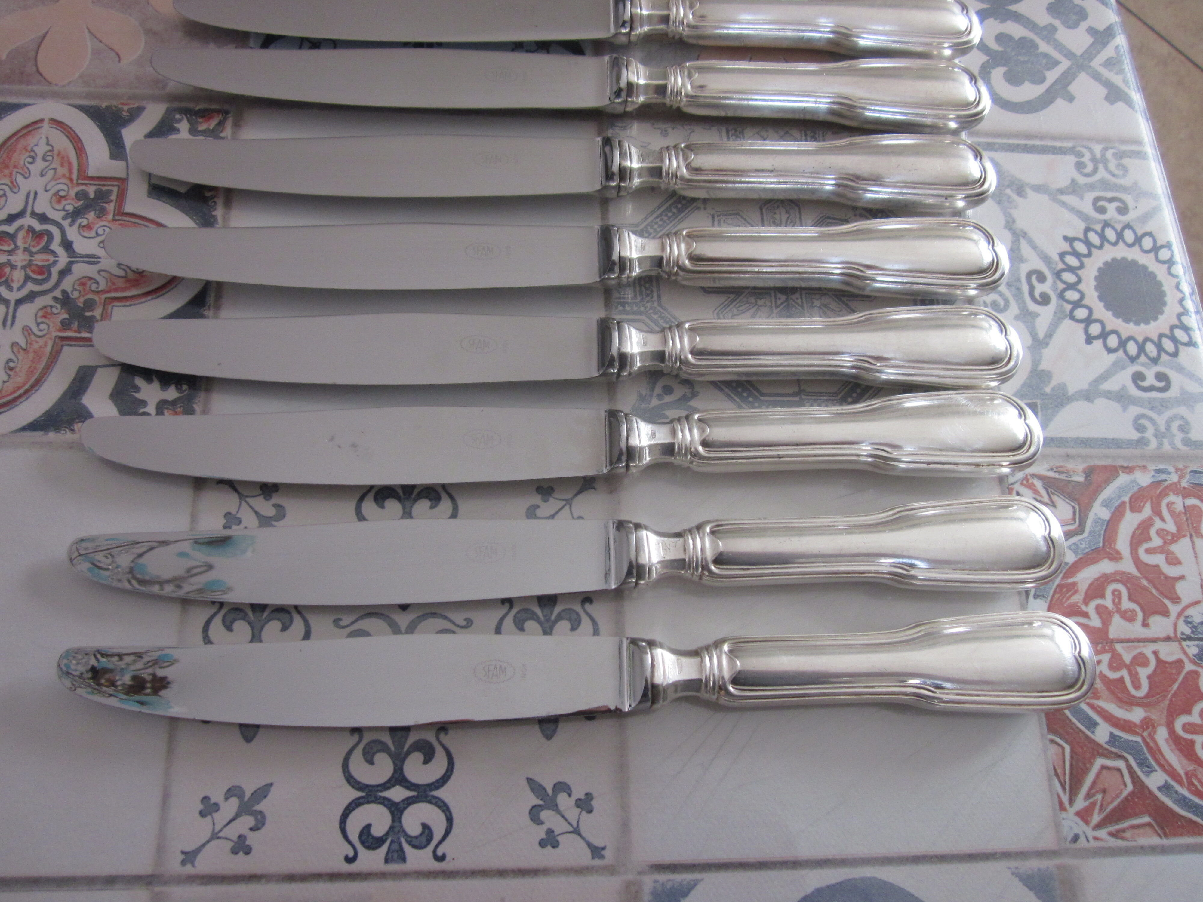 12 silver metal knives