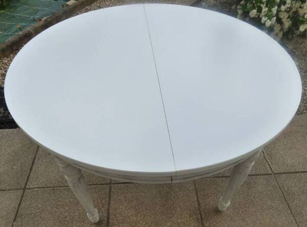 Table ronde merisier extensible à 210 cm sans ses rallonges Totalement relookée