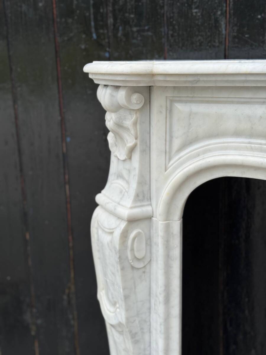 Louis XV style fireplace in white Carrara marble, circa 1880