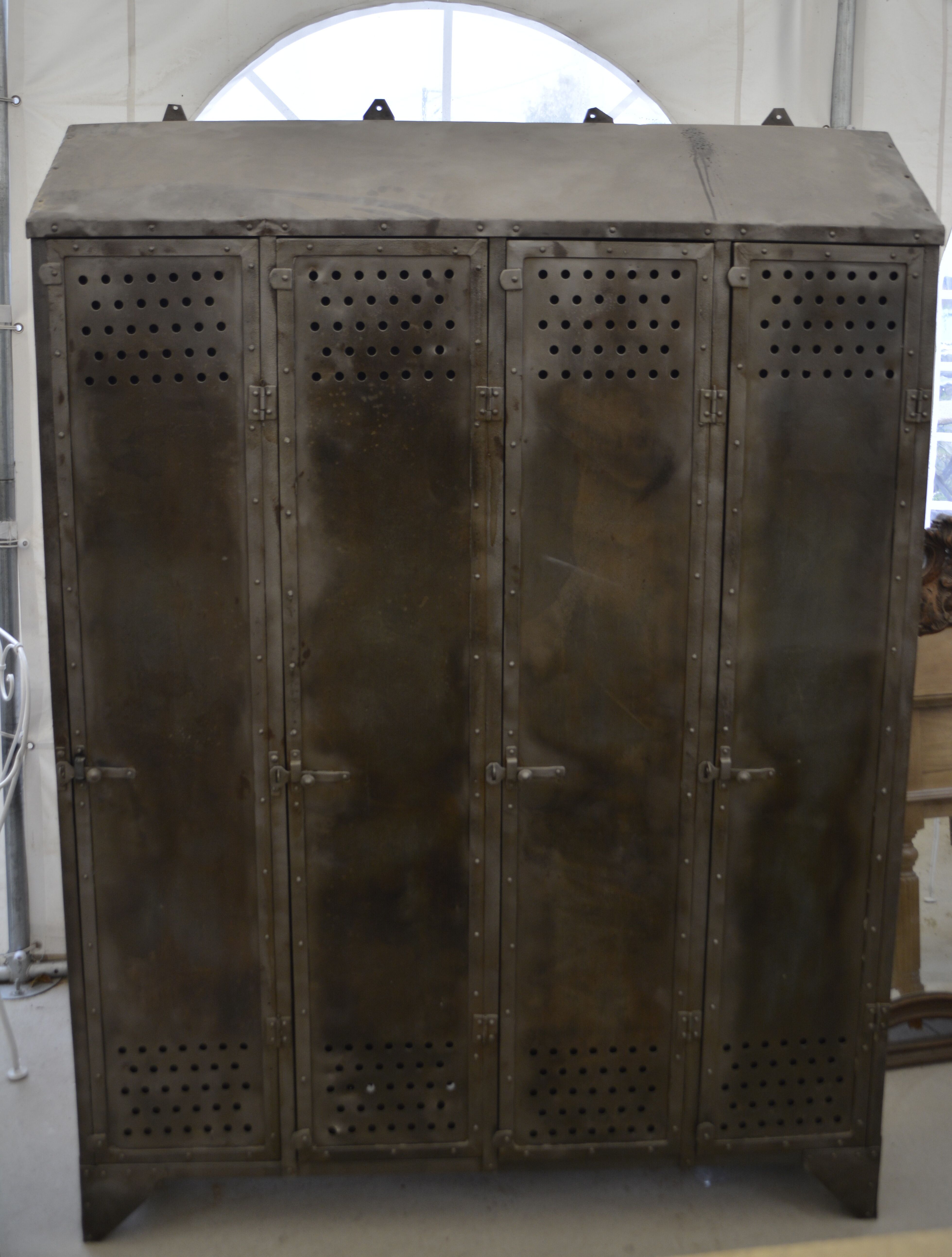 Industrial cloakroom