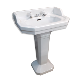 White sink