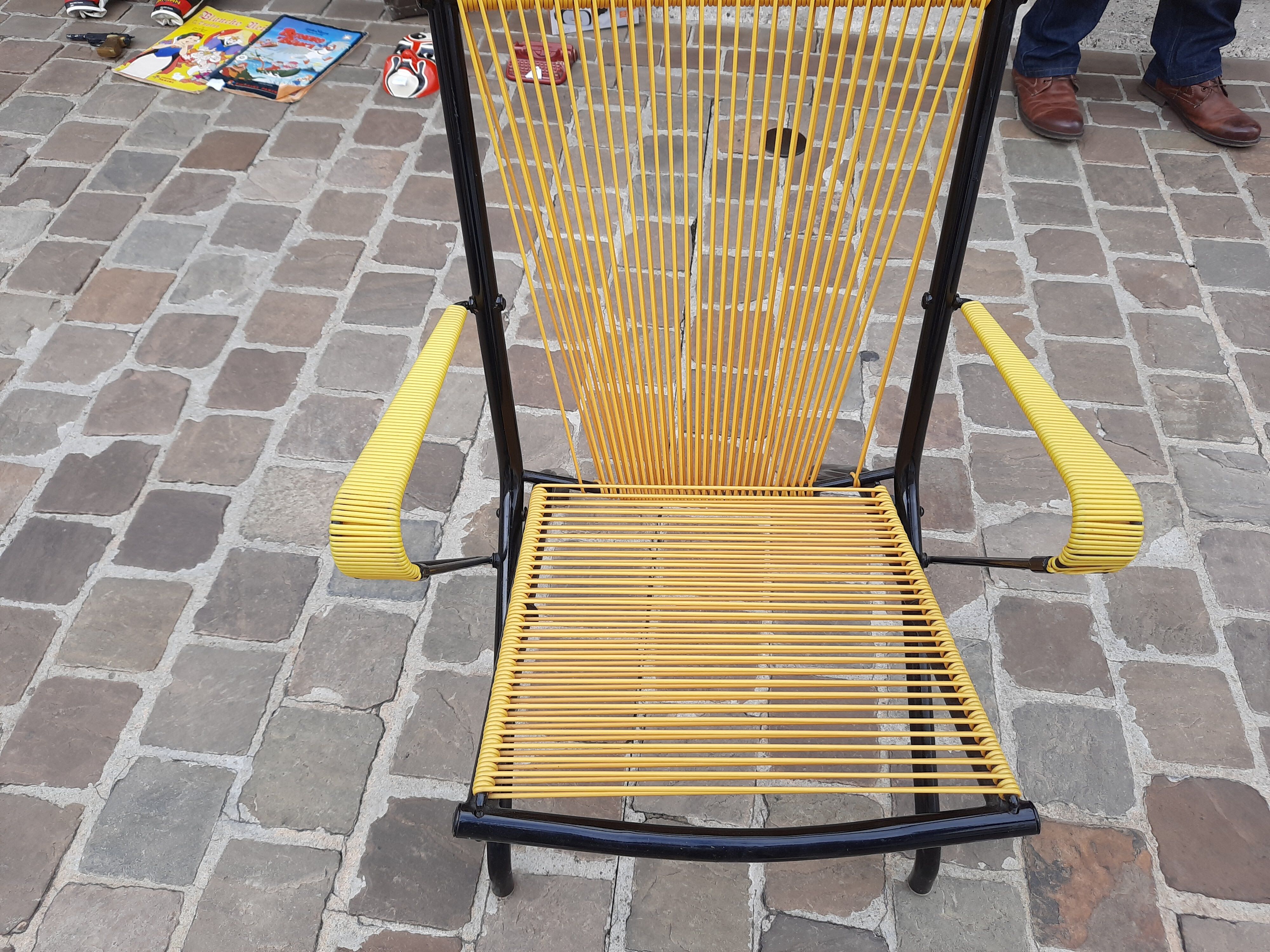 Folding chair in red scoubidou and black metal structure