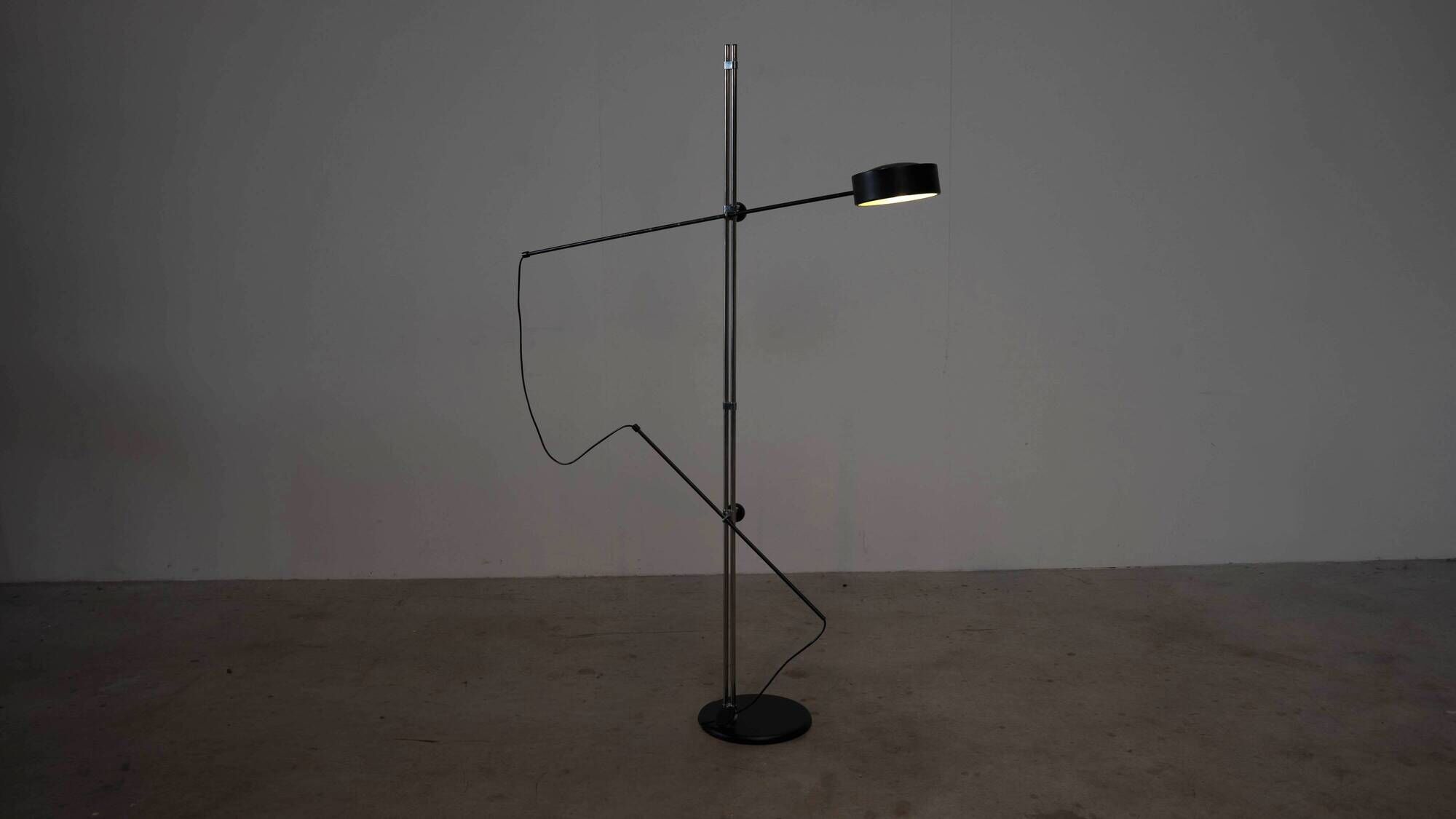 Lampe de sol architecturale par Reggiani
