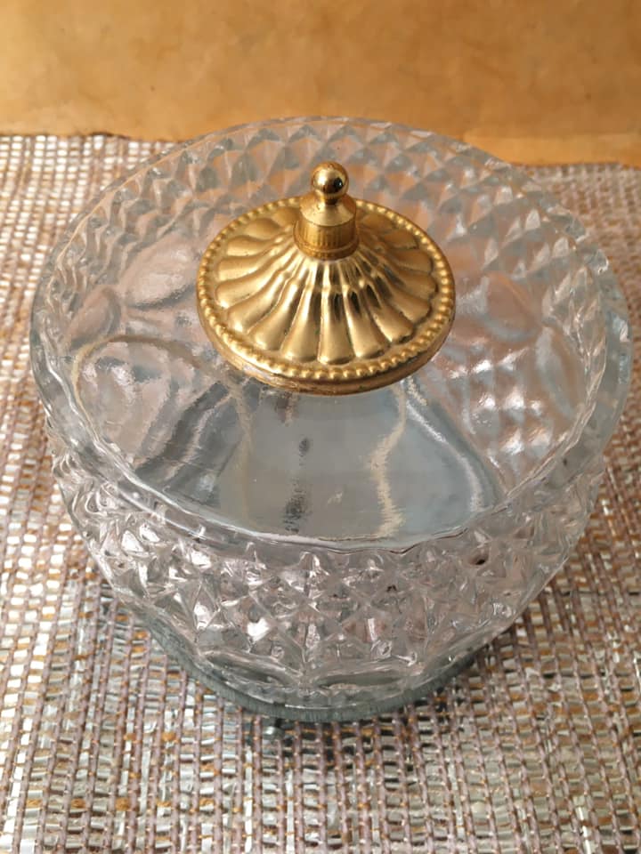 Plafonnier en verre moulé avec pointe dorée