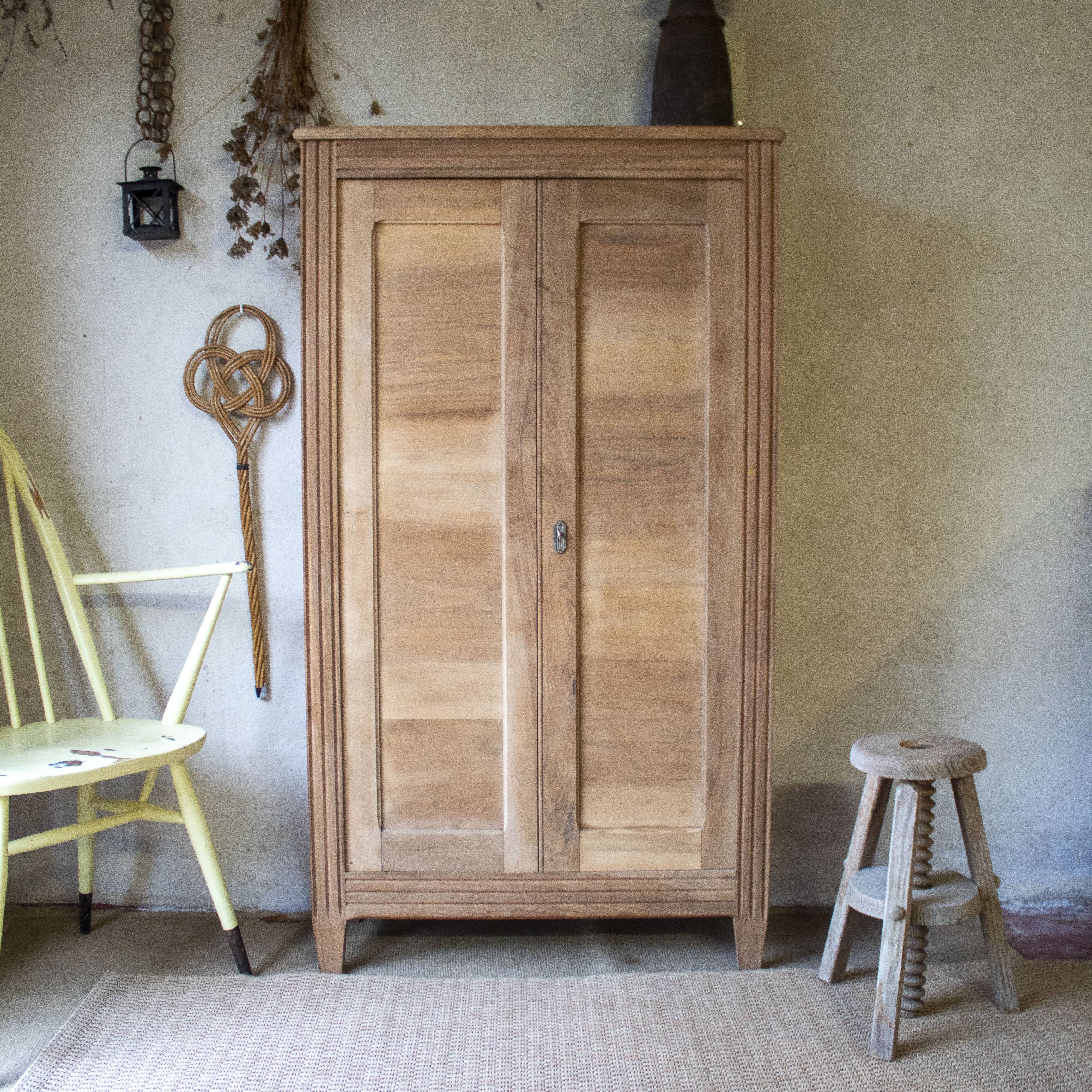 Petite  armoire parisienne